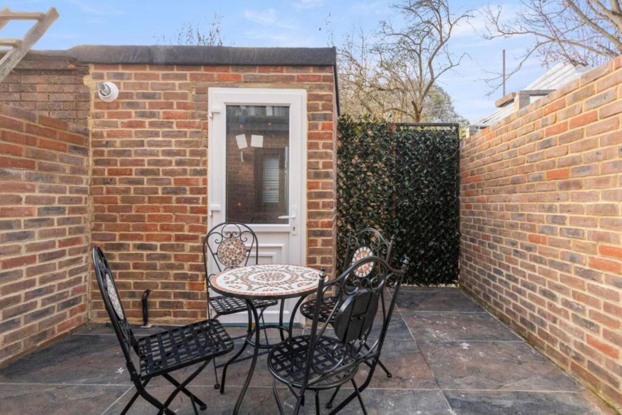 Metro Majesty 5-bedroom Gem In South Tottenham Apartment London