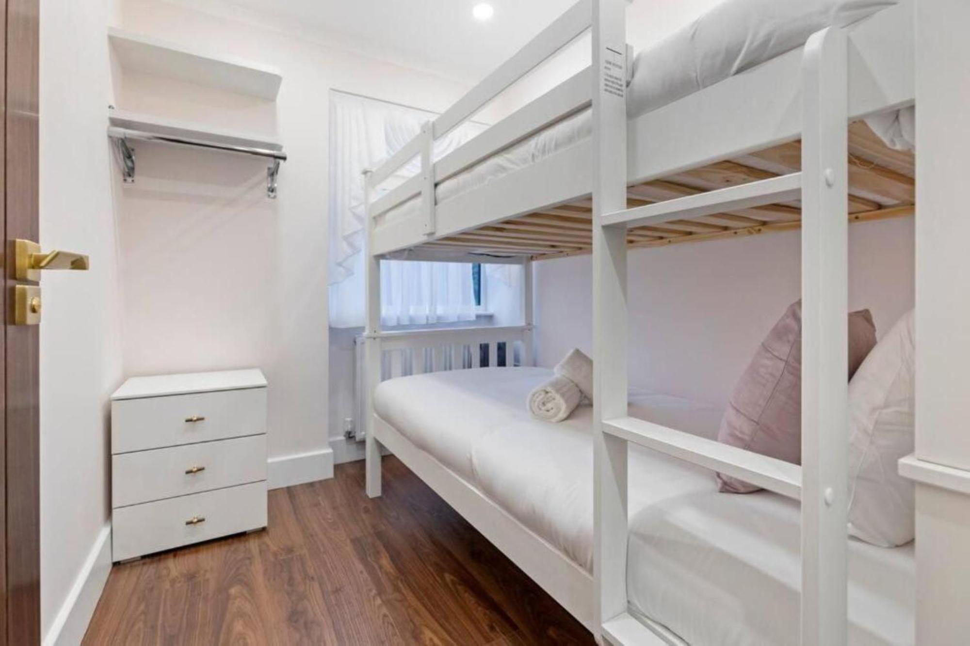 Metro Majesty 5-bedroom Gem In South Tottenham Apartment