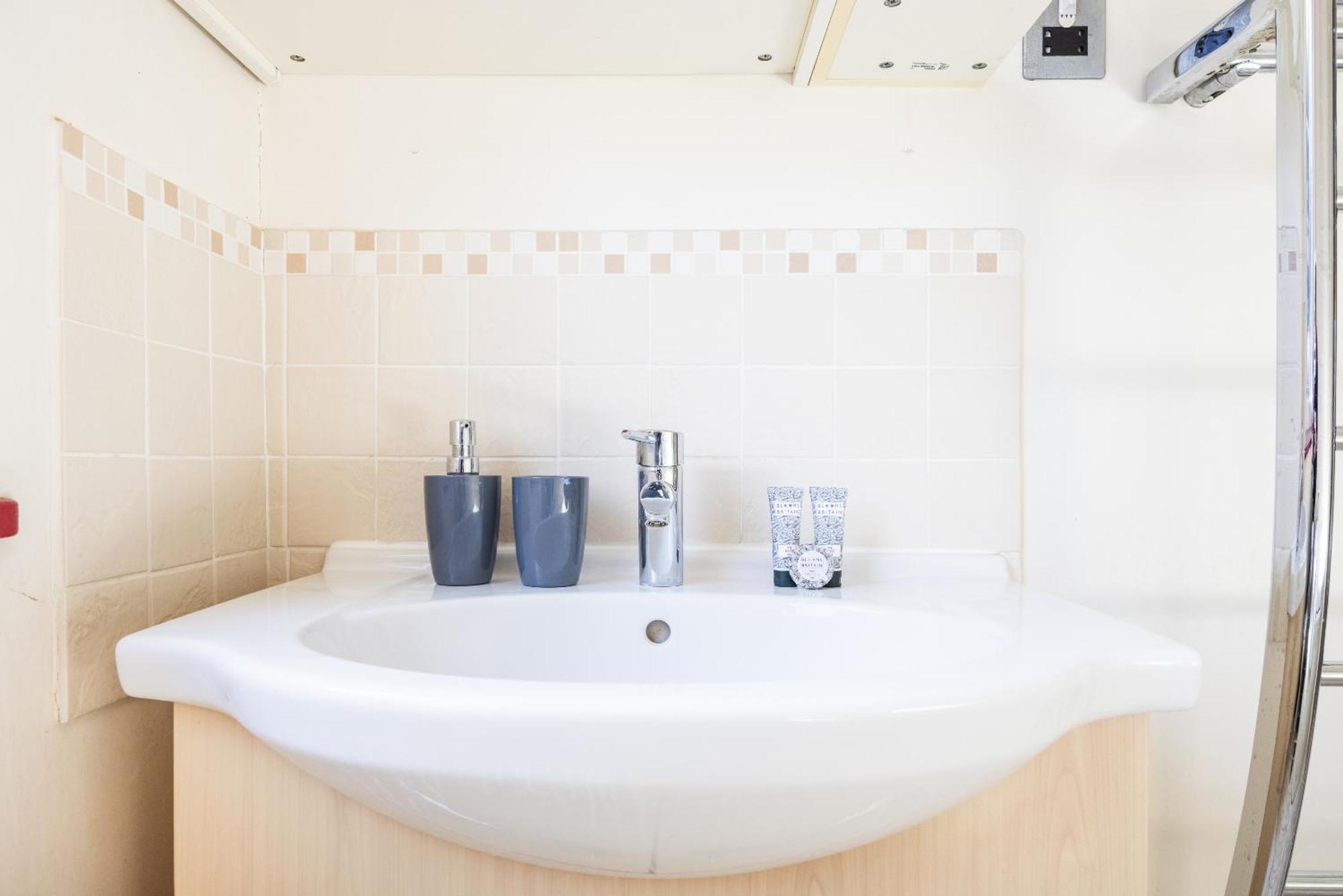 Cosy In Canary Wharf Apartment *