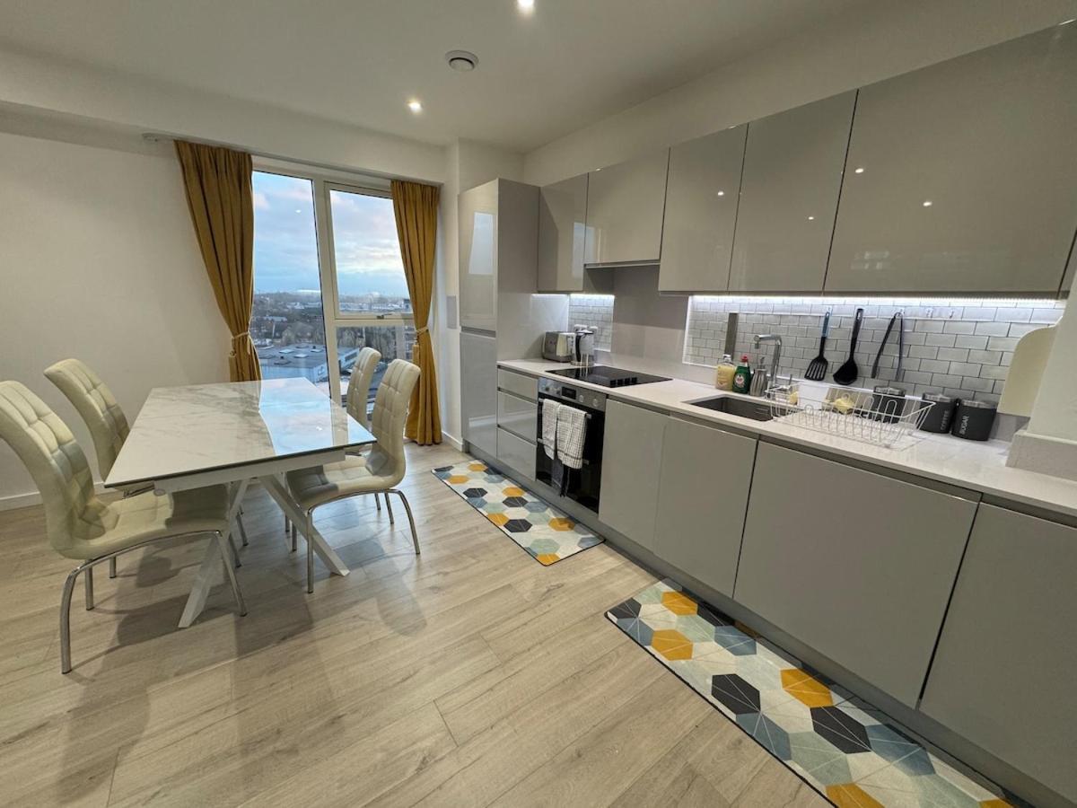 Luxury Effra Gardens, Canning Town 6 3bdr 2bth Appartement Londres