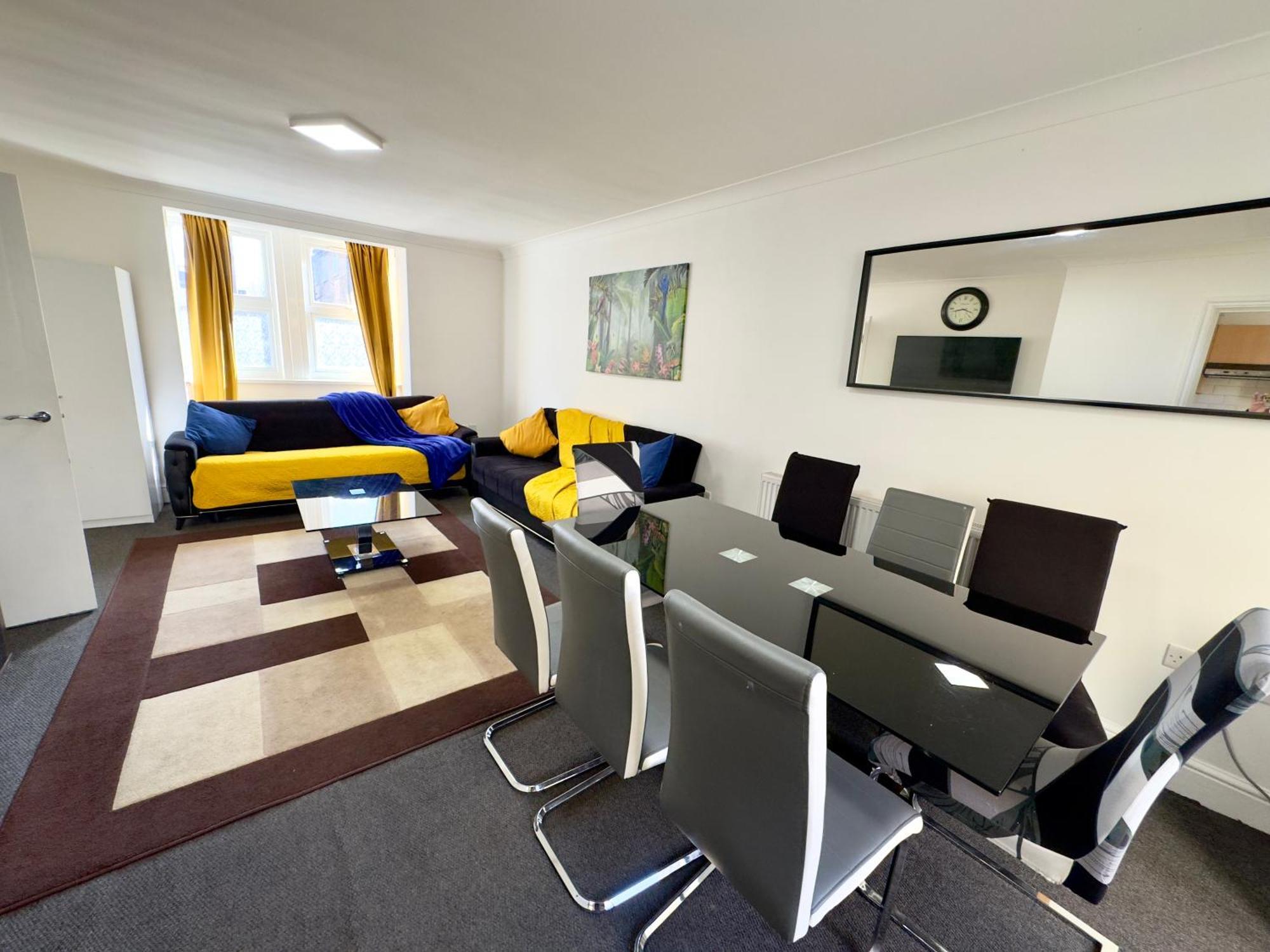 4 Bedrooms House, 3 Bathrooms , Separate Reception, Full Kitchen, Garden, Parking * Londra