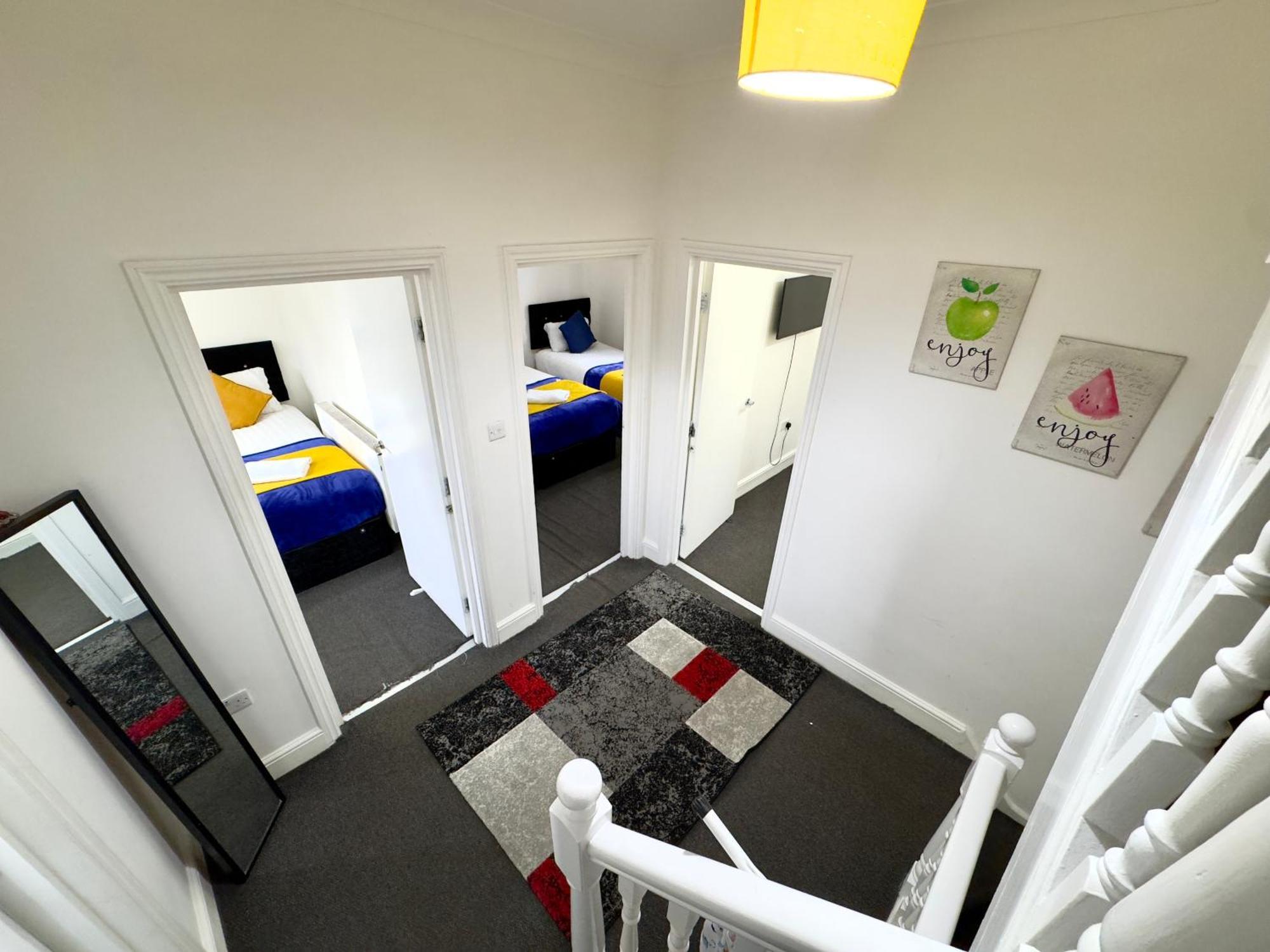 4 Bedrooms House, 3 Bathrooms , Separate Reception, Full Kitchen, Garden, Parking Casa vacanze Londra