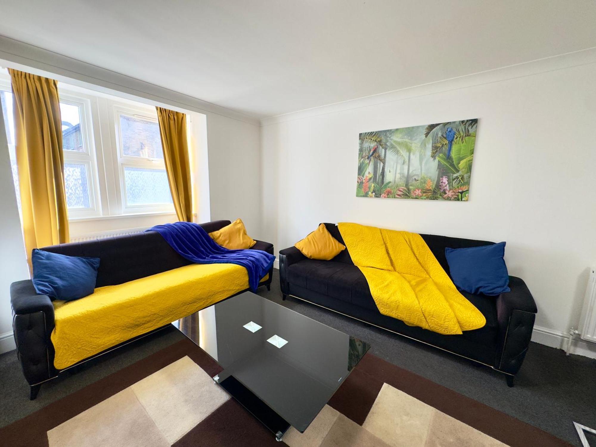 Casa vacanze 4 Bedrooms House, 3 Bathrooms , Separate Reception, Full Kitchen, Garden, Parking Londra