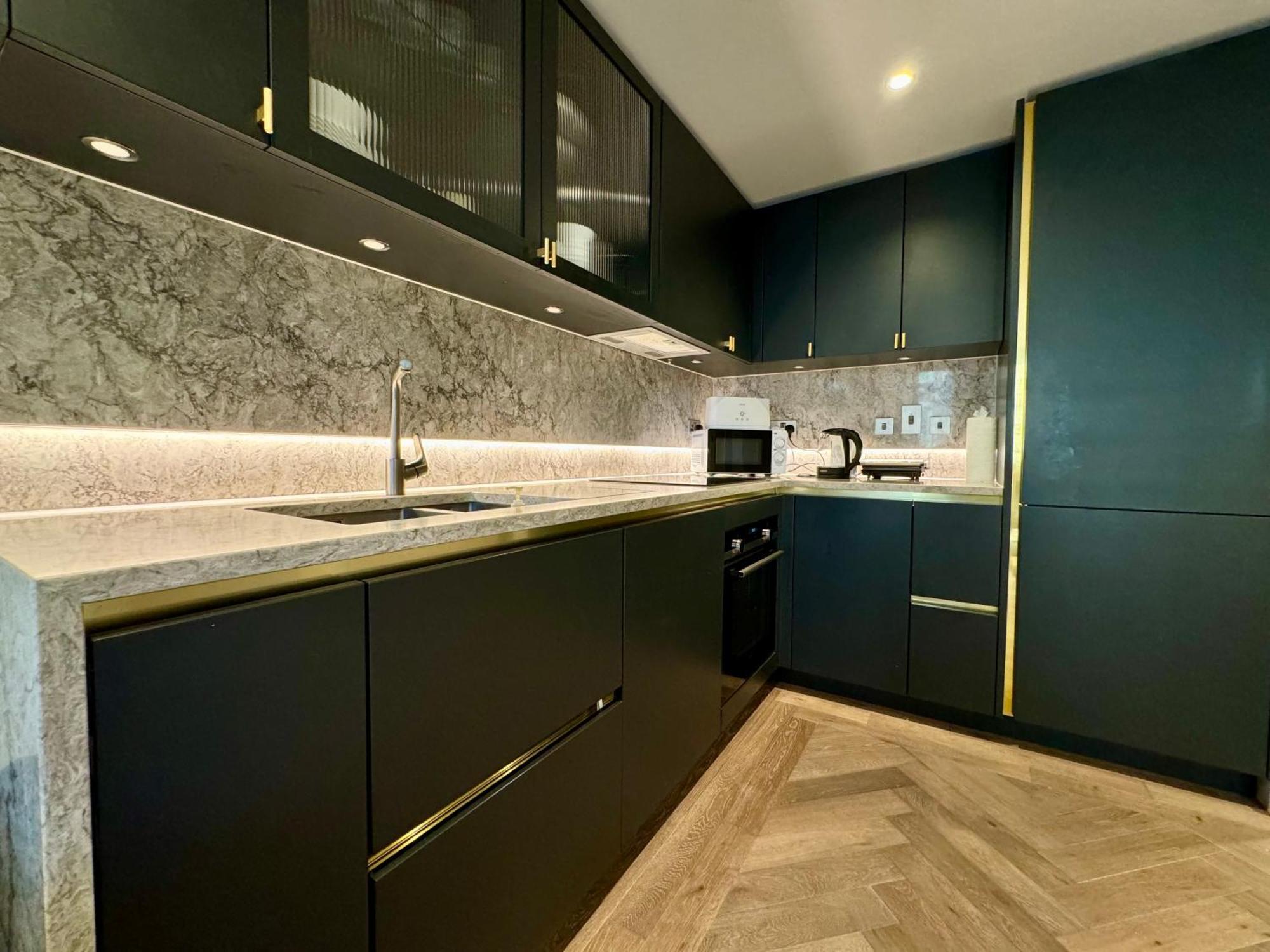 Paddington Luxury 2br 2ba Balcony London