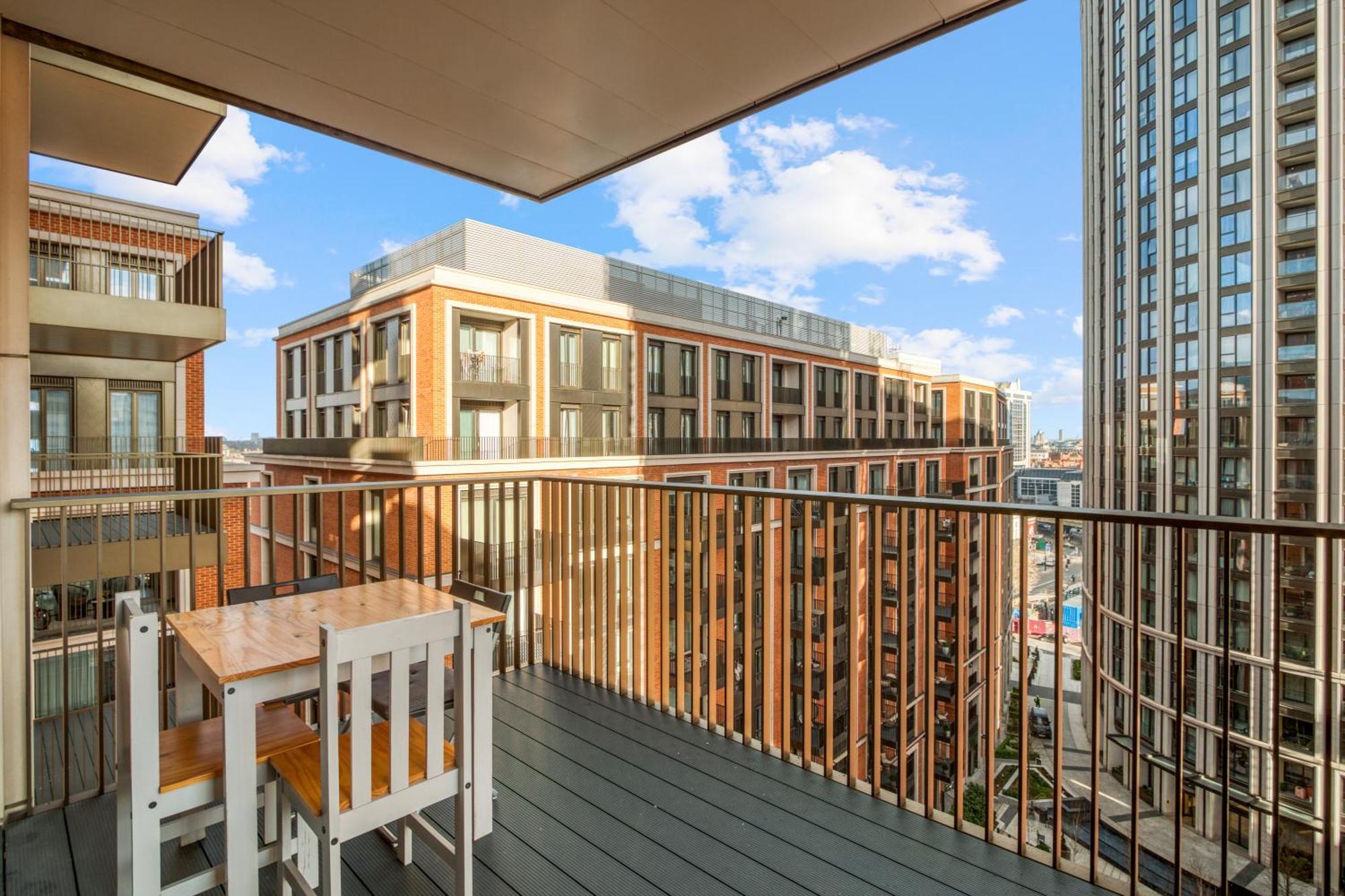 Hyde Park Luxury 2br 2ba Balcony Apartment