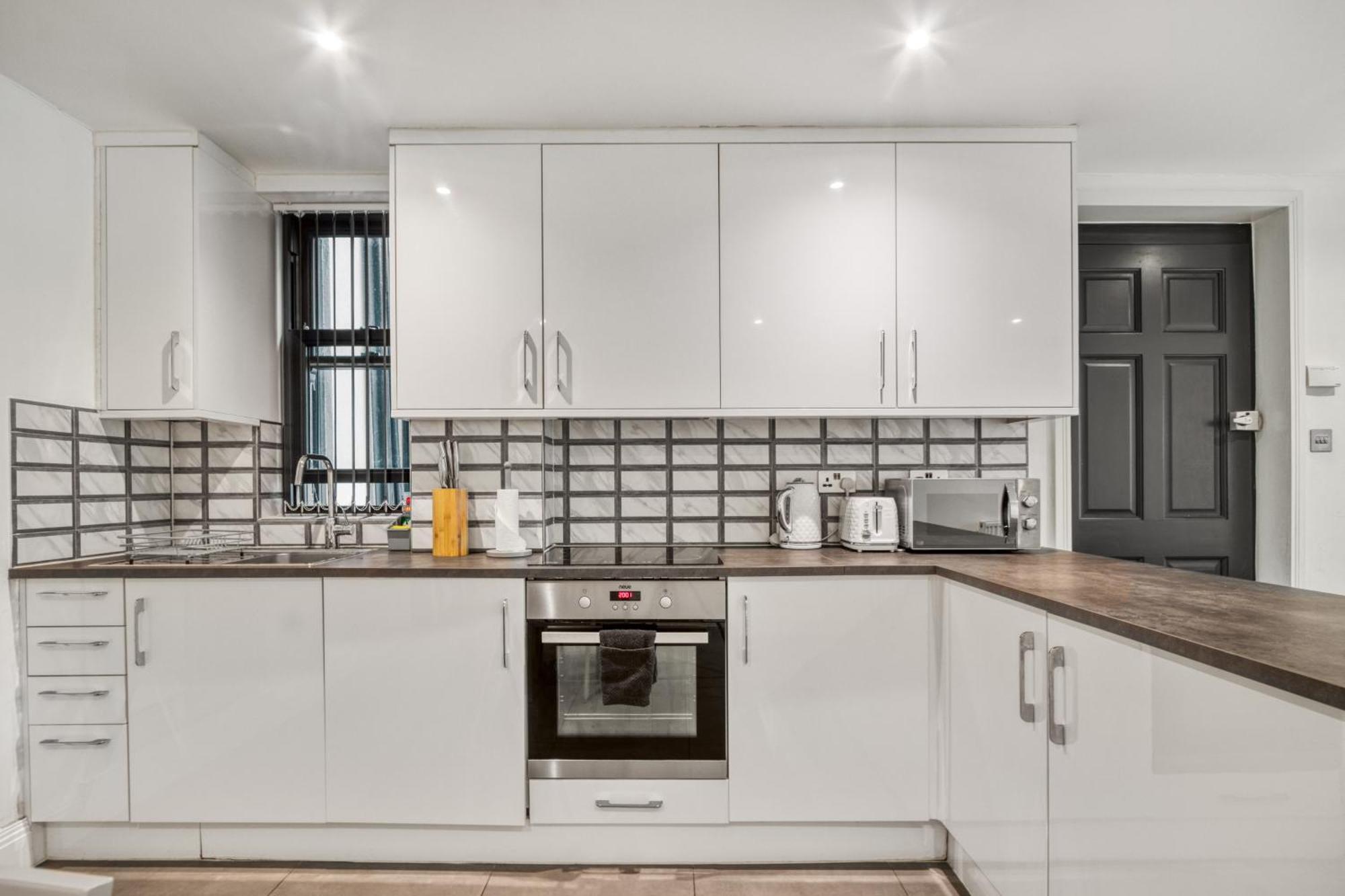 Stylish Beauty Ground Floor 1br 1ba Private Garden