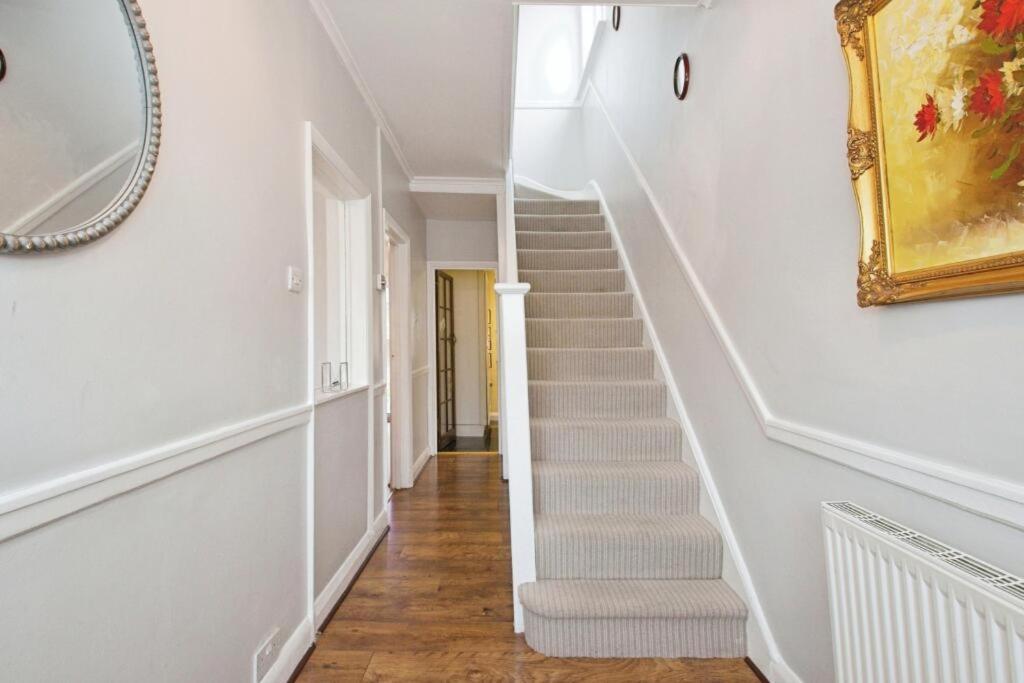 Eejs Charming 3 Bed - With Large Garden Londra