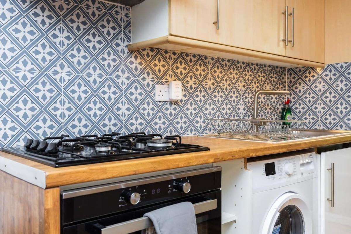 Stylish 2-bedroom In The Aldgate Apartment