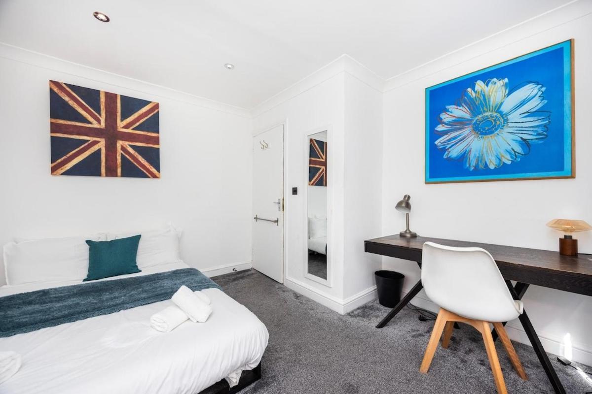 Stylish 2-bedroom In The Aldgate Apartment