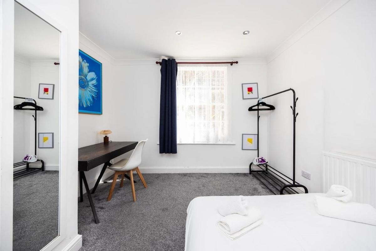 Stylish 2-bedroom In The Aldgate Apartment *