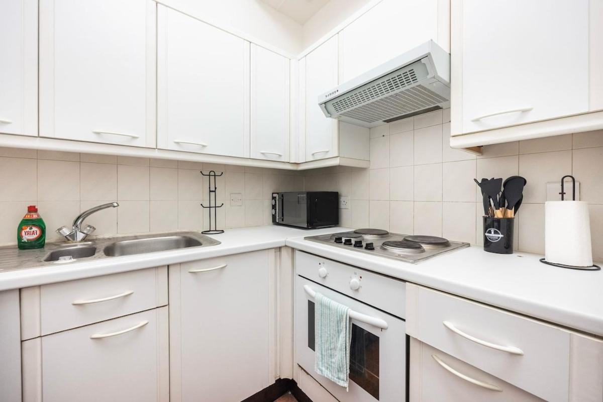 Lägenhet Spacious 1br Near Bridge *