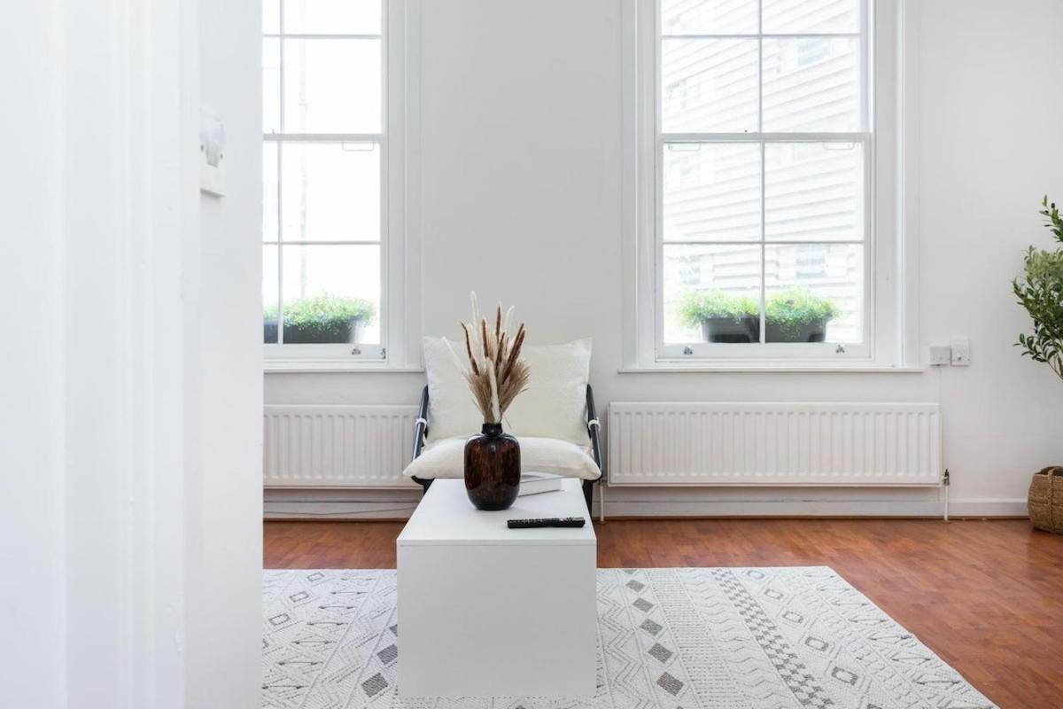 Lägenhet Spacious 1br Near Bridge *