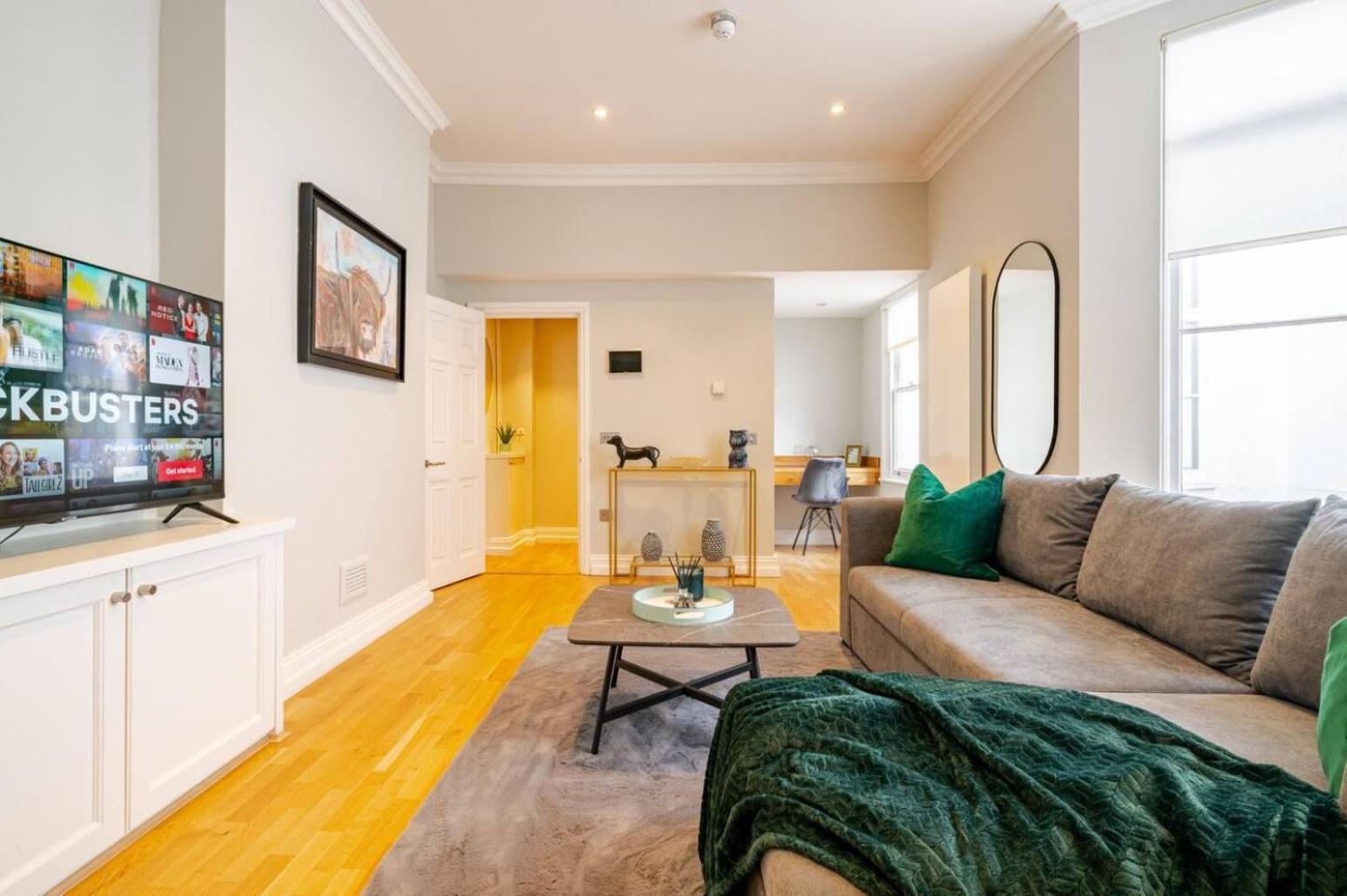 Tranquil And Bright 3 Bed Lux Appartement