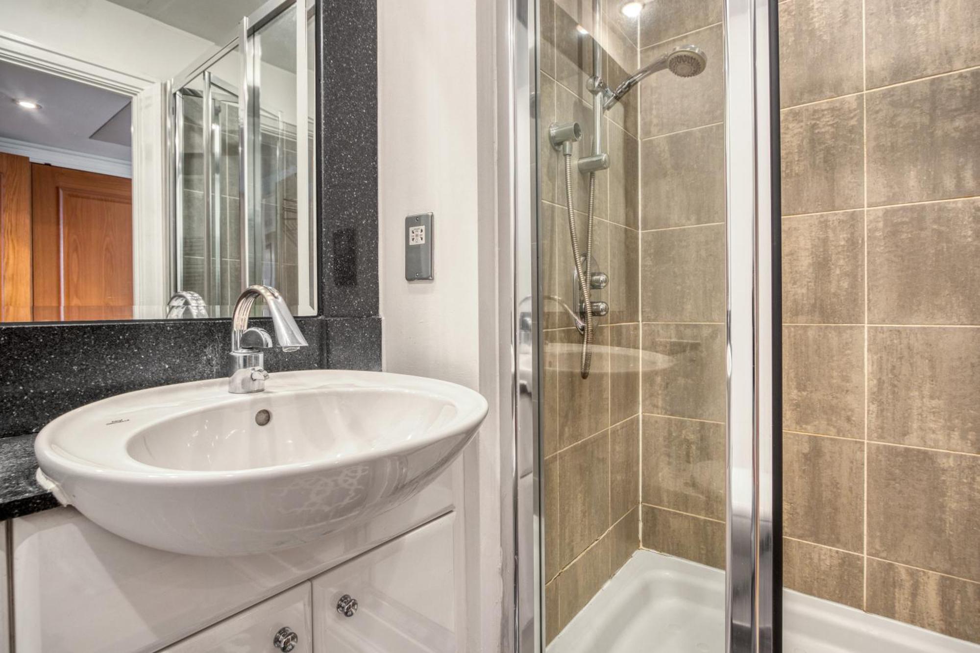 Paddington Spontaneous Side 2br 2ba Lejlighed London