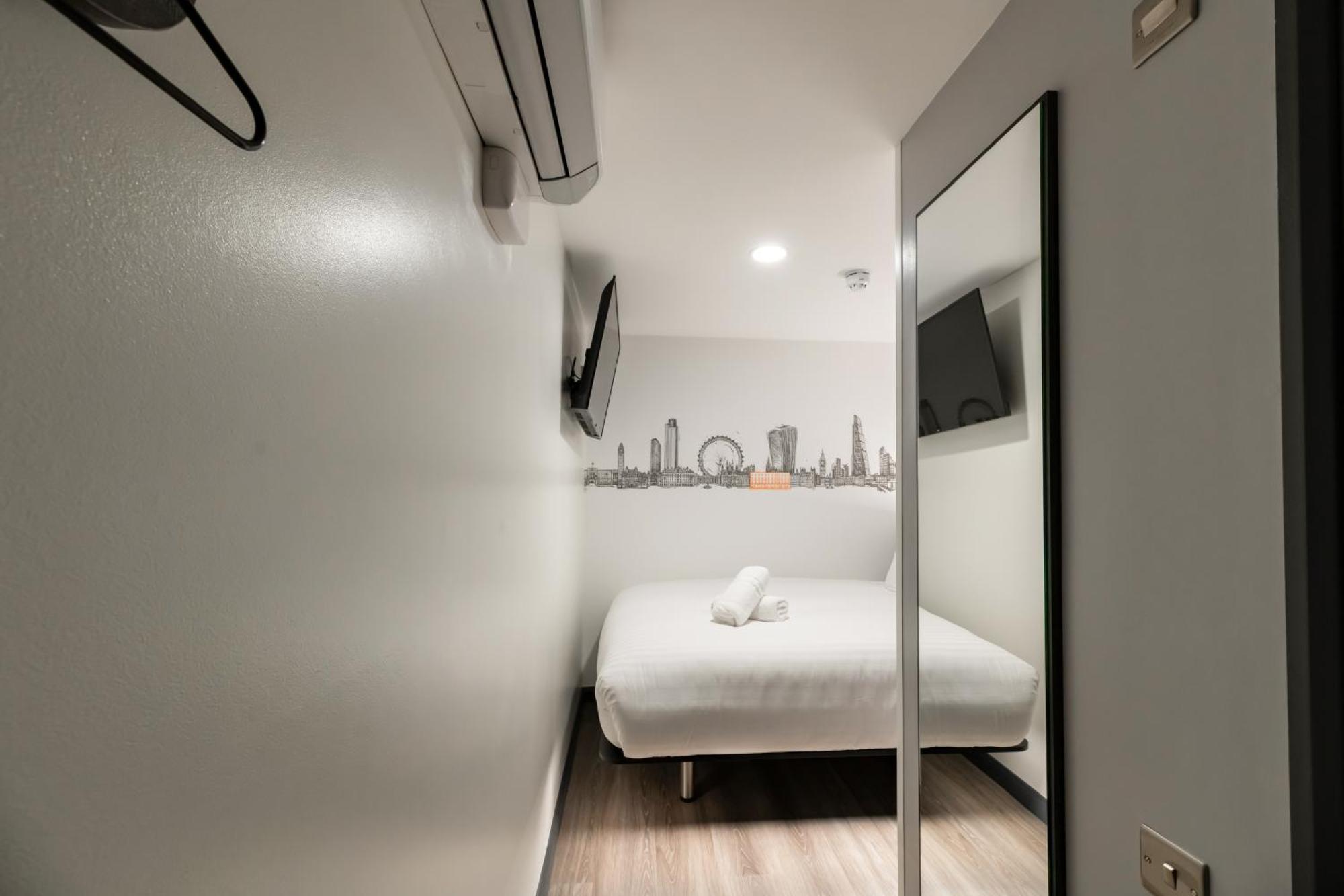 Easyhotel Victoria Hotel