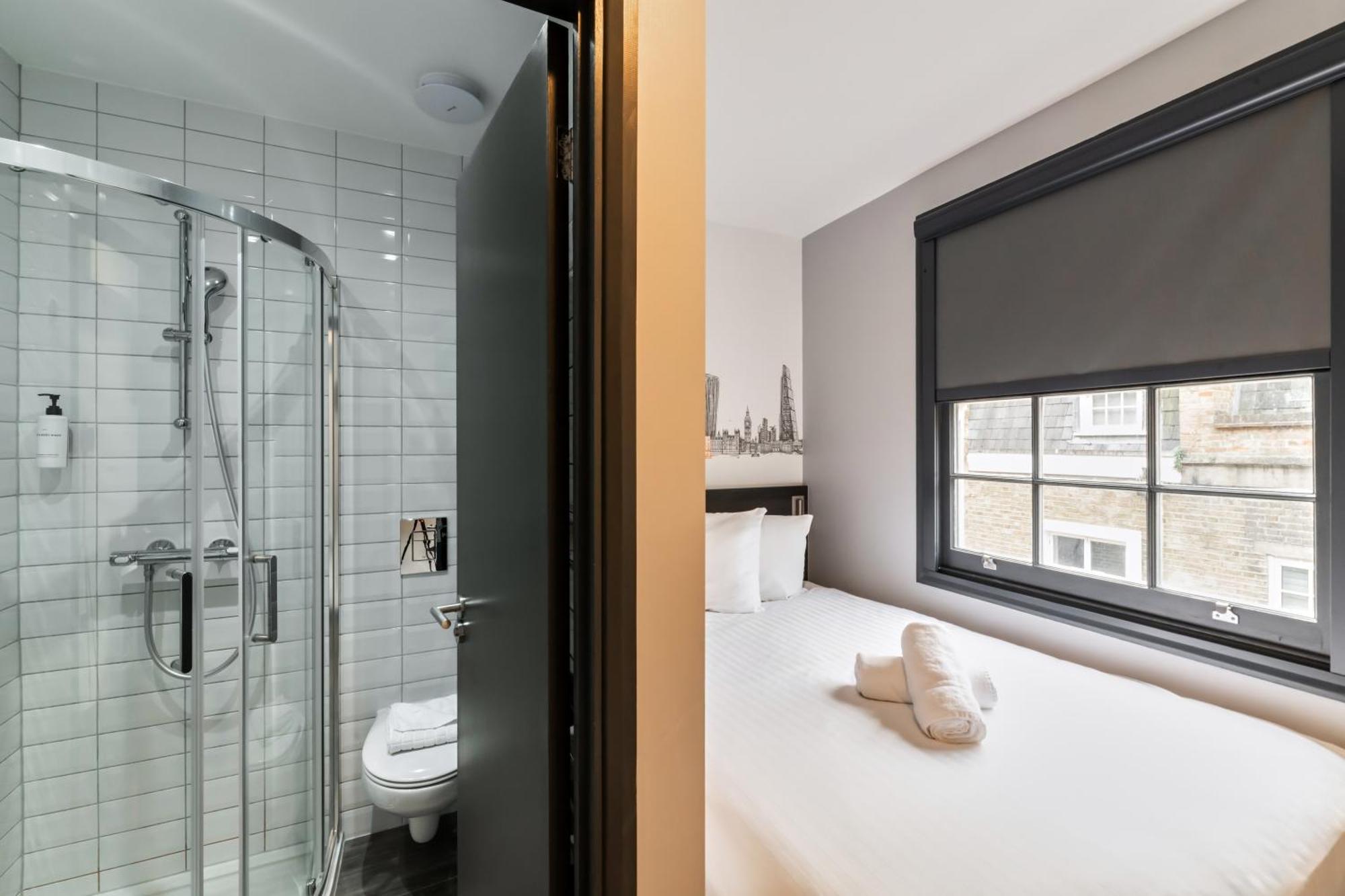 Easyhotel Victoria 2*