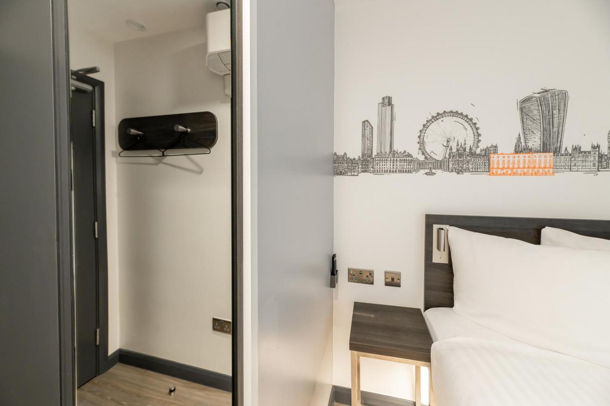 Easyhotel Victoria Hotel