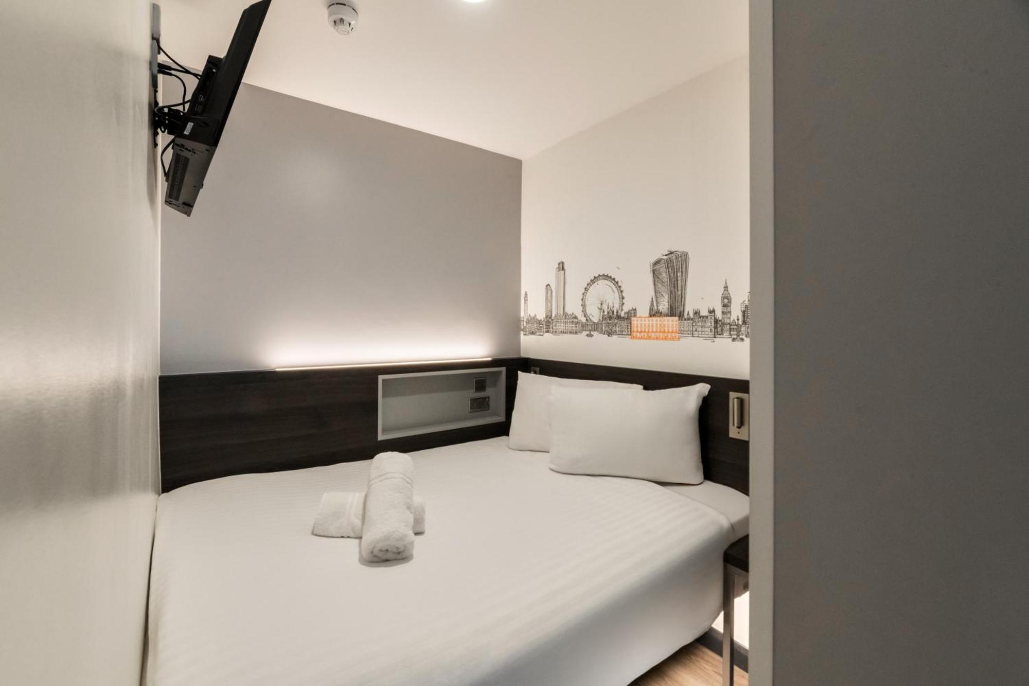 Easyhotel Victoria 2*