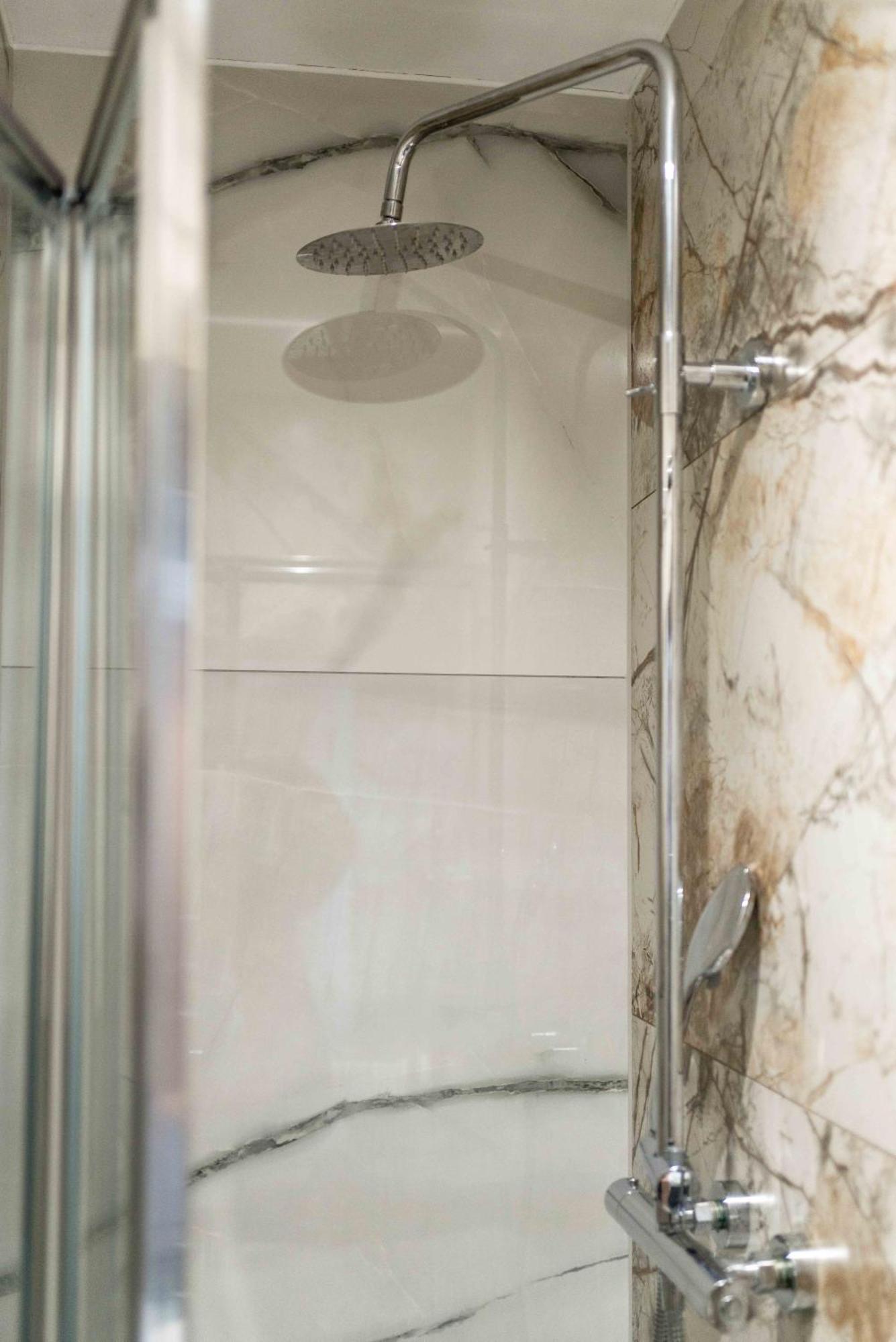 Brand New 1-bedroom In And Convenient Appartement *