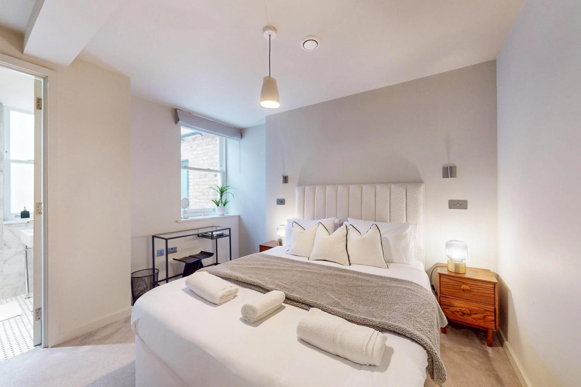 Chic & Elegant 4bed Apt-10min Walk To River Thames London