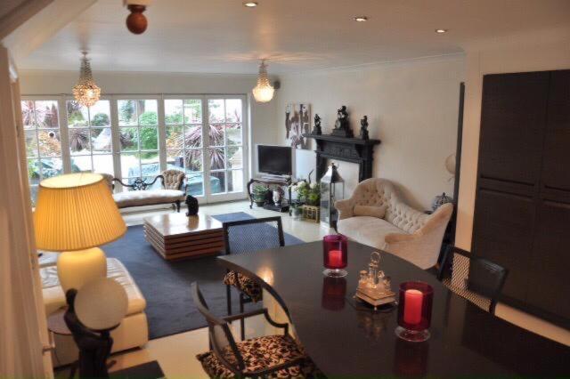 Regency Townhouse - Homestay *