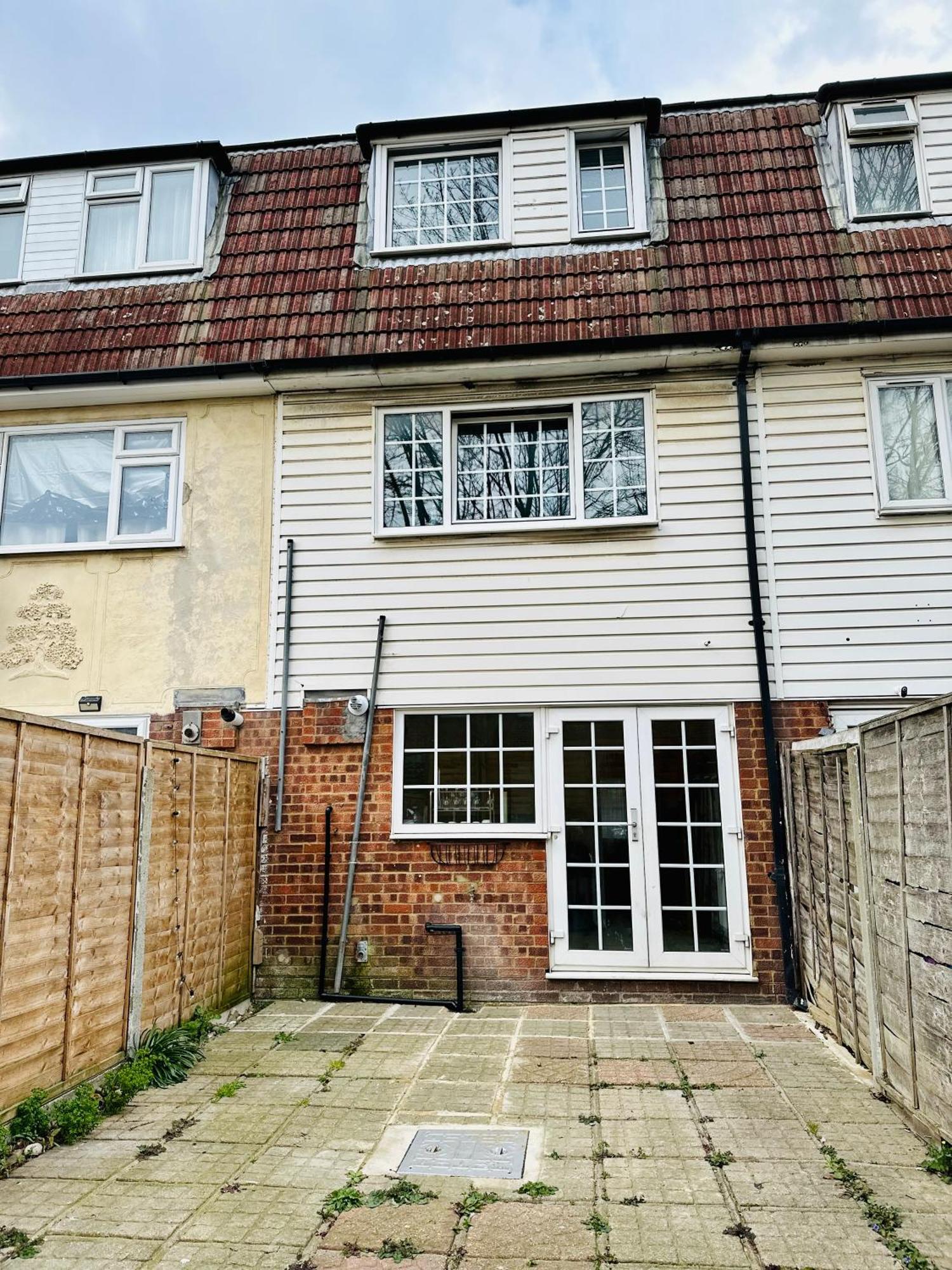 Wilkinsons Home-free Parking, Perfect For Contractors & Weekend Getaways, Near Airport & Excel Londres