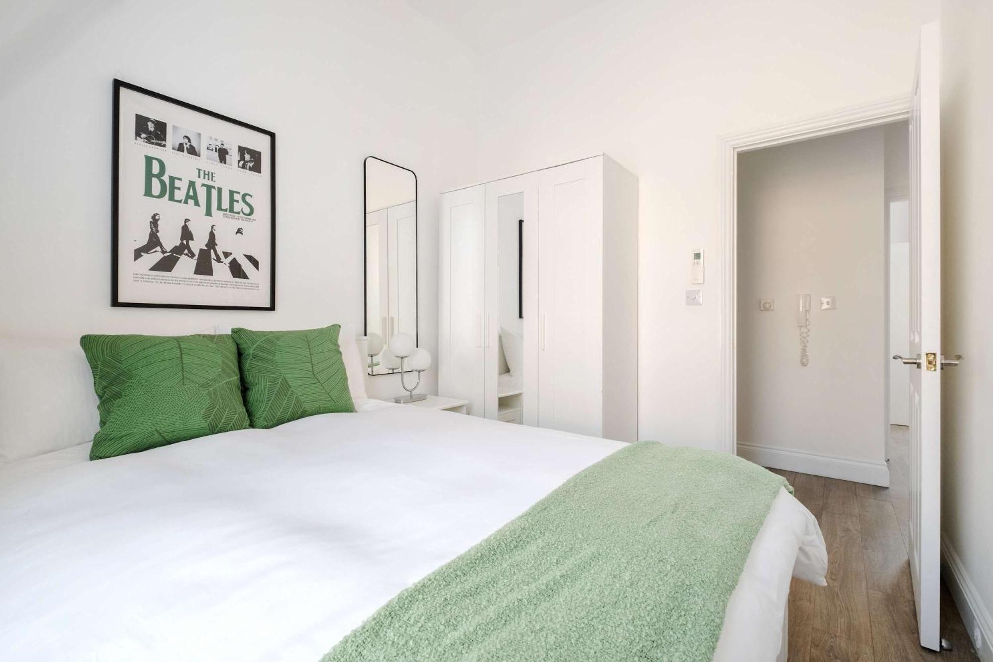 Luxury 4 Bedroom In * London