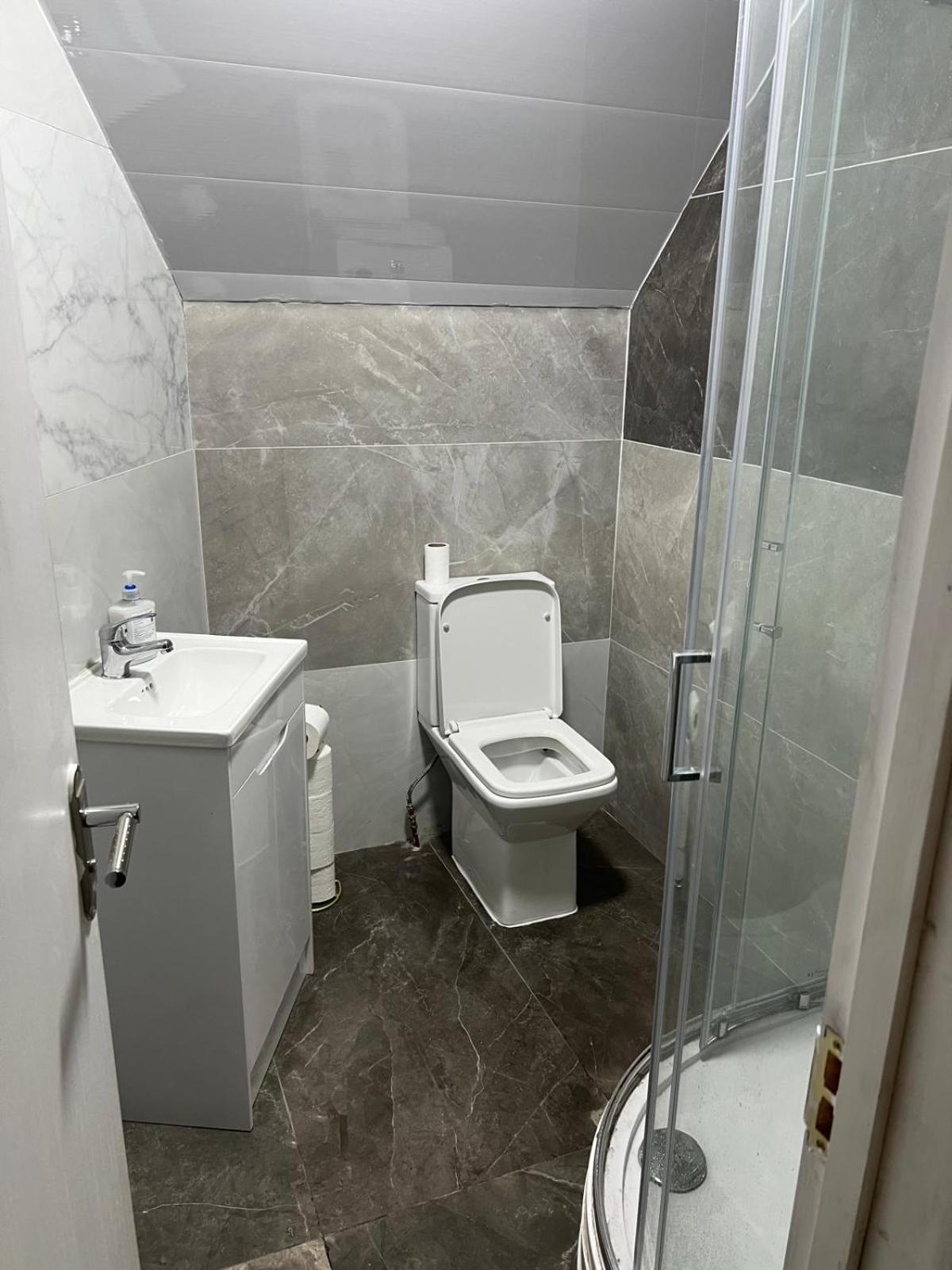 Good Priced Single In East Acton Gasthof *