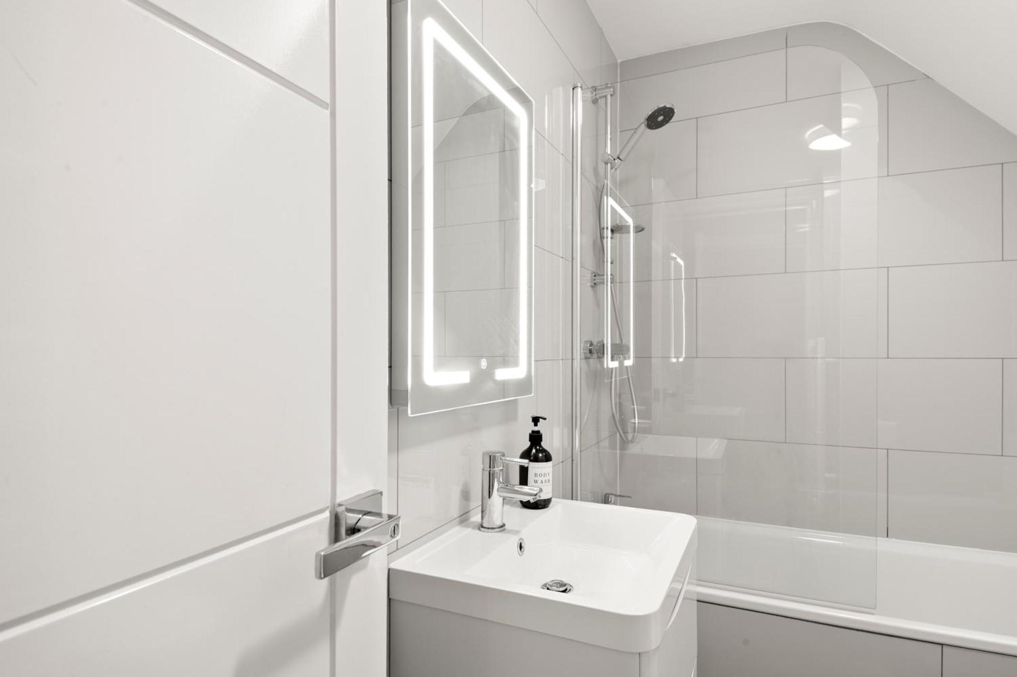 Stylish I Extended I Free Parking Apartment