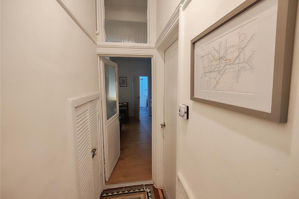 Cosy 2-bed Flat, 8 Min To Tube Apartment
