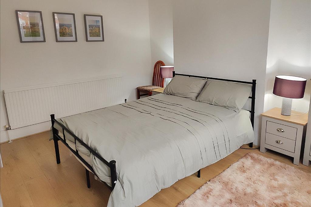 Cosy 2-bed Flat, 8 Min To Tube Apartment