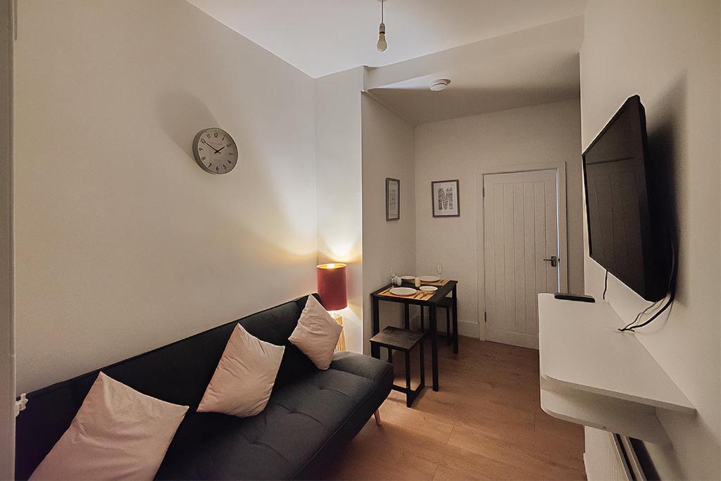 Apartment Cosy 2-bed Flat, 8 Min To Tube London