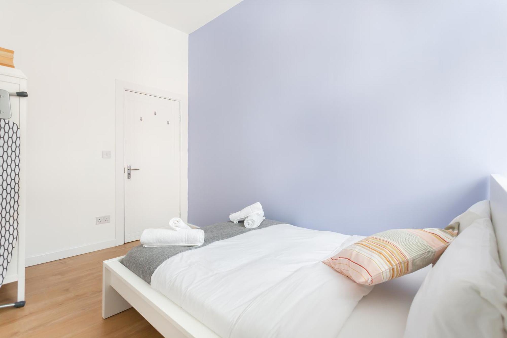 Brilliant 2 Bedrooms Flat Next To The Station Leilighet