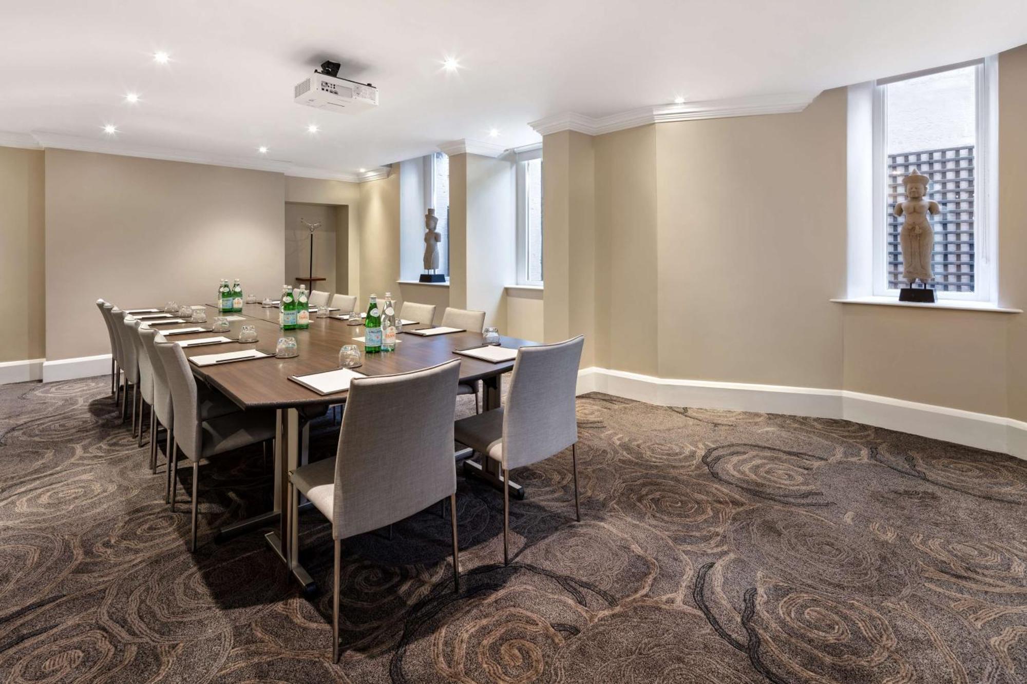 Radisson Blu Hotel, Tottenham Court Road - Formerly Kenilworth 4*