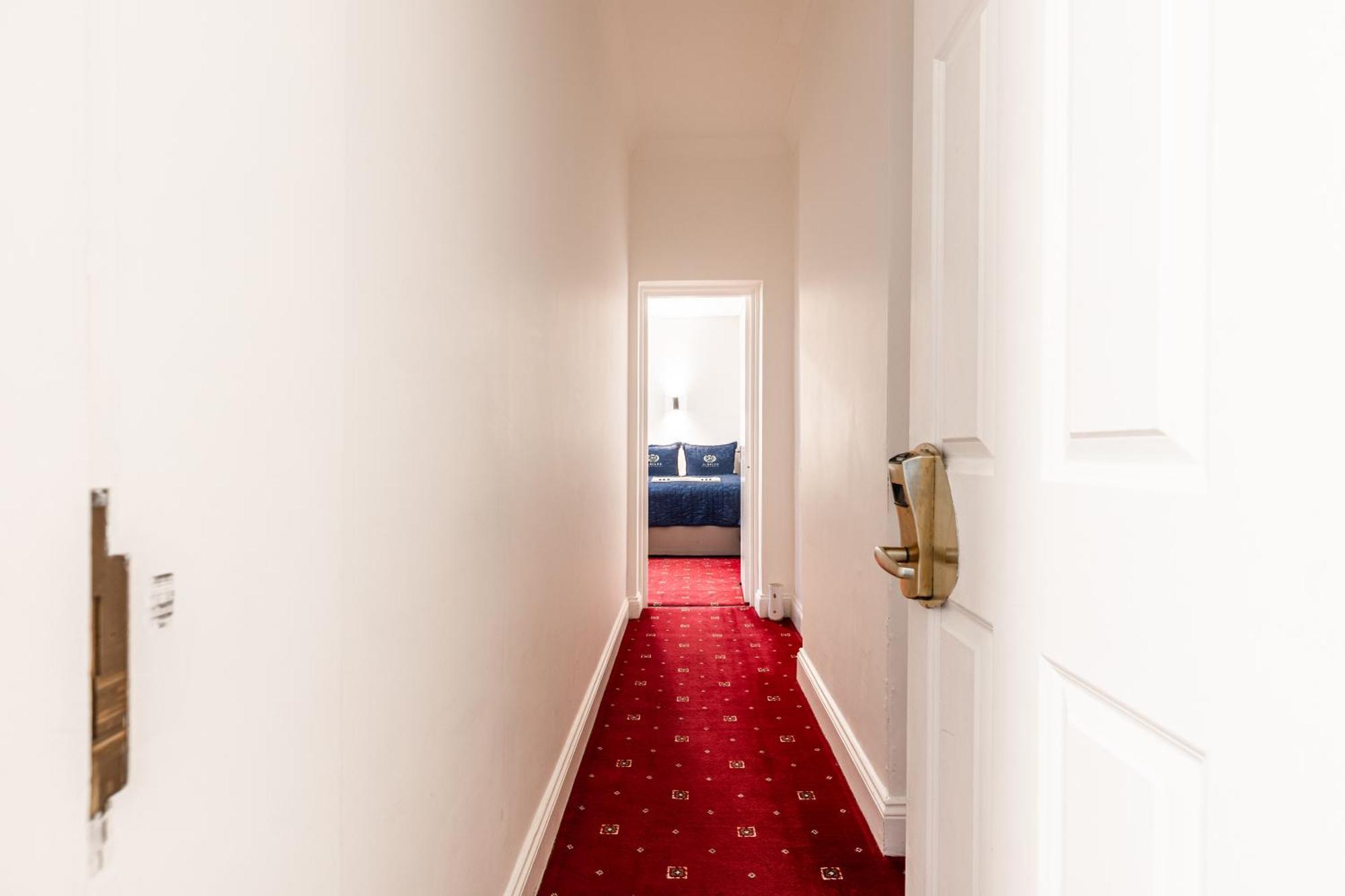 Jubilee Hotel 3*