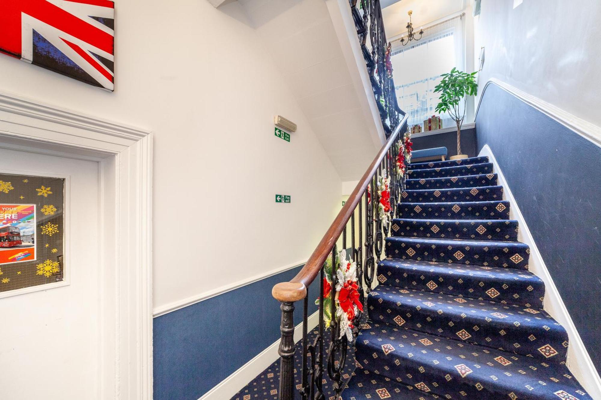 Jubilee Hotel 3*