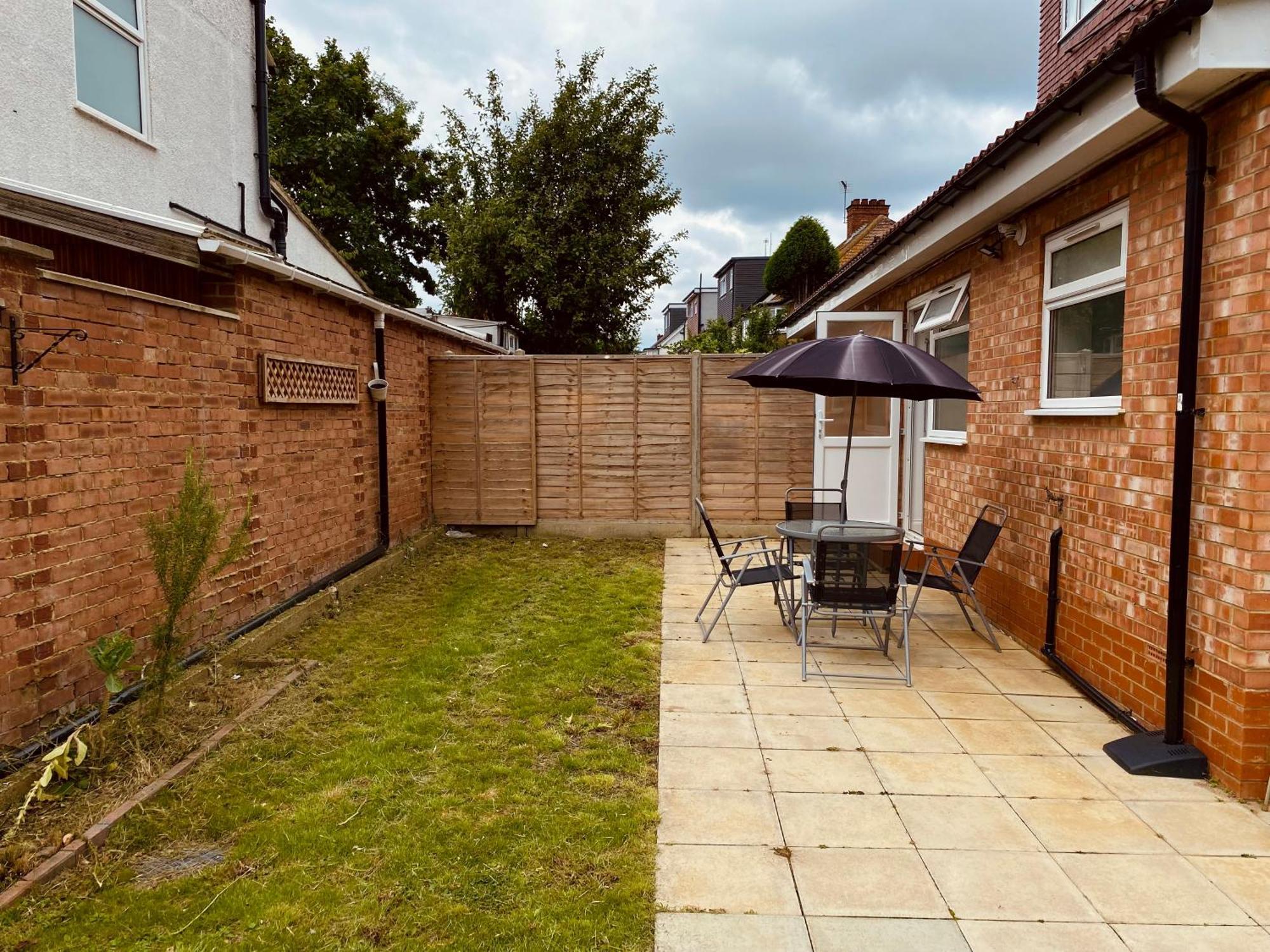 Apartment Modern 1-bed 30min To & Parking London