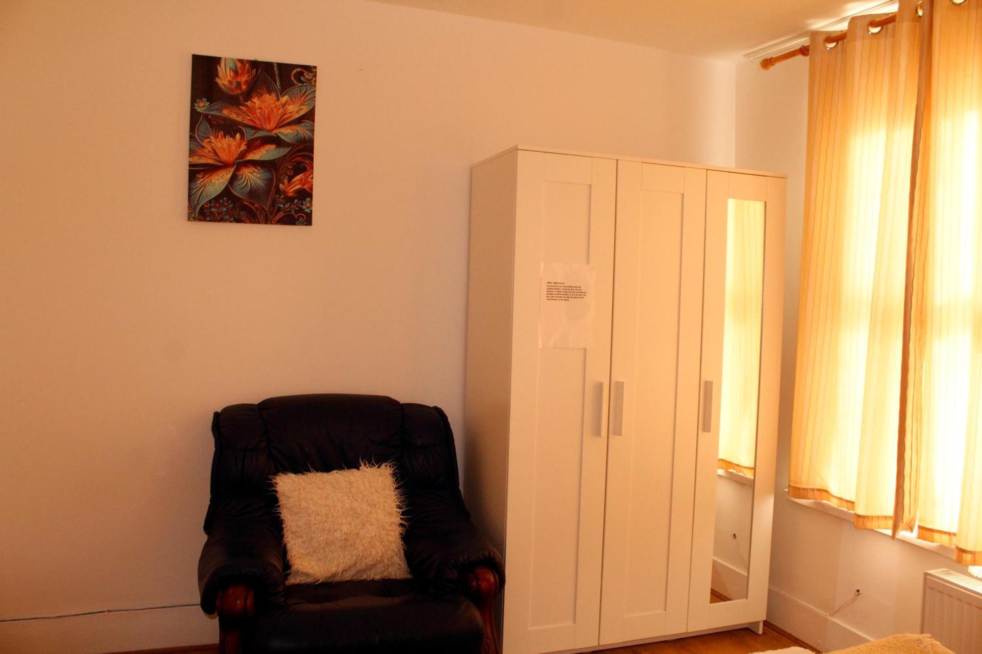 Earlycheckin Spacious House W Parking In Vakantiehuis