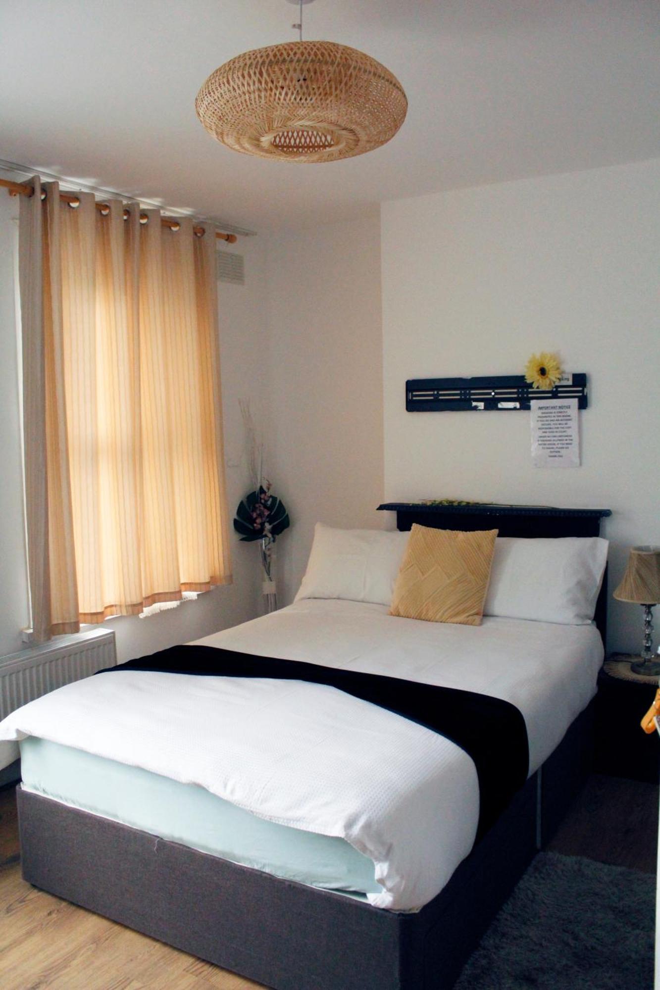 Vakantiehuis Earlycheckin Spacious House W Parking In Londen