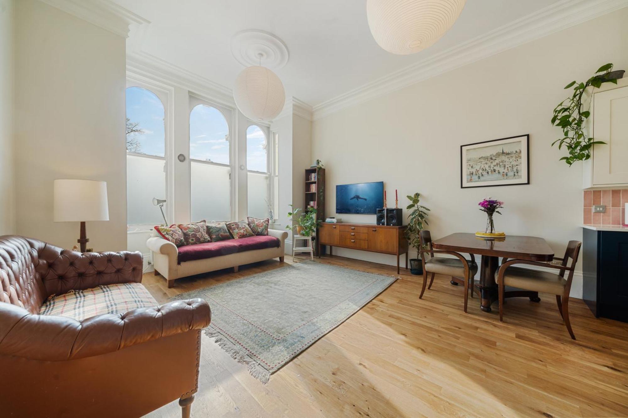 Spacious & Luxurious 2-bedroom Edwardian Appartement