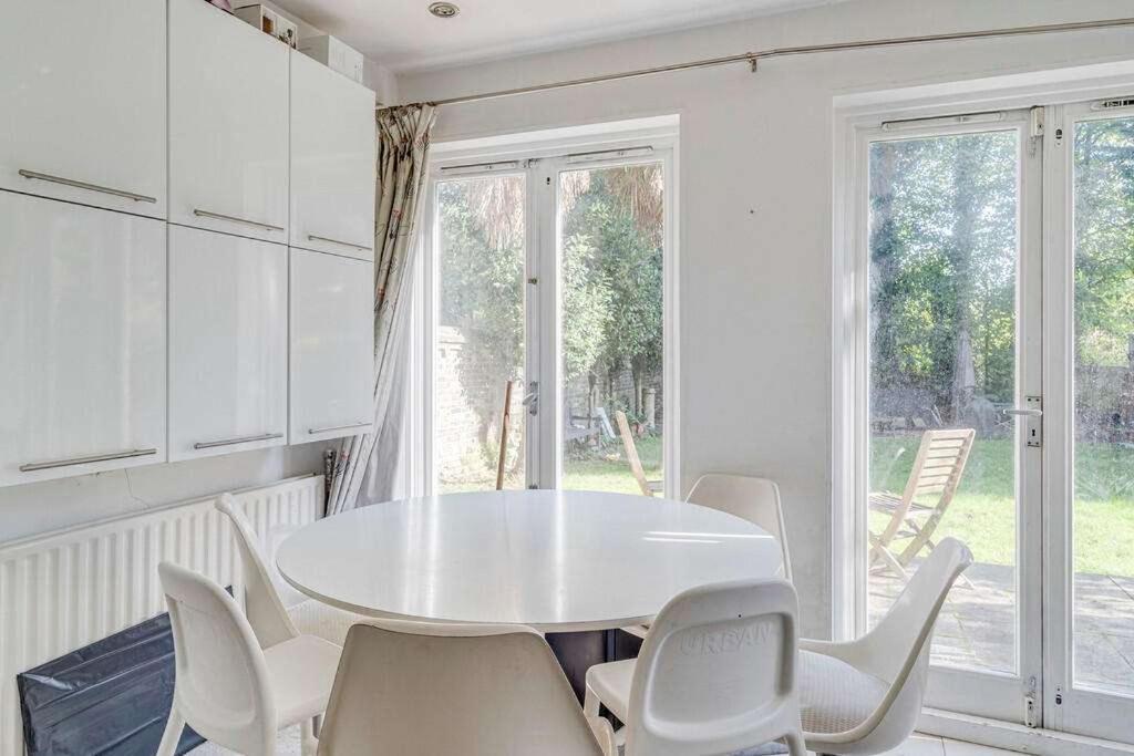 Stunning Flat With Amazing Garden Lägenhet London