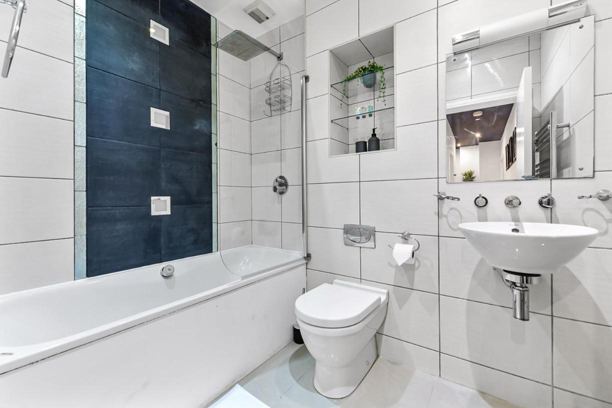 Bright And Spacious 2 Bed In Lägenhet London