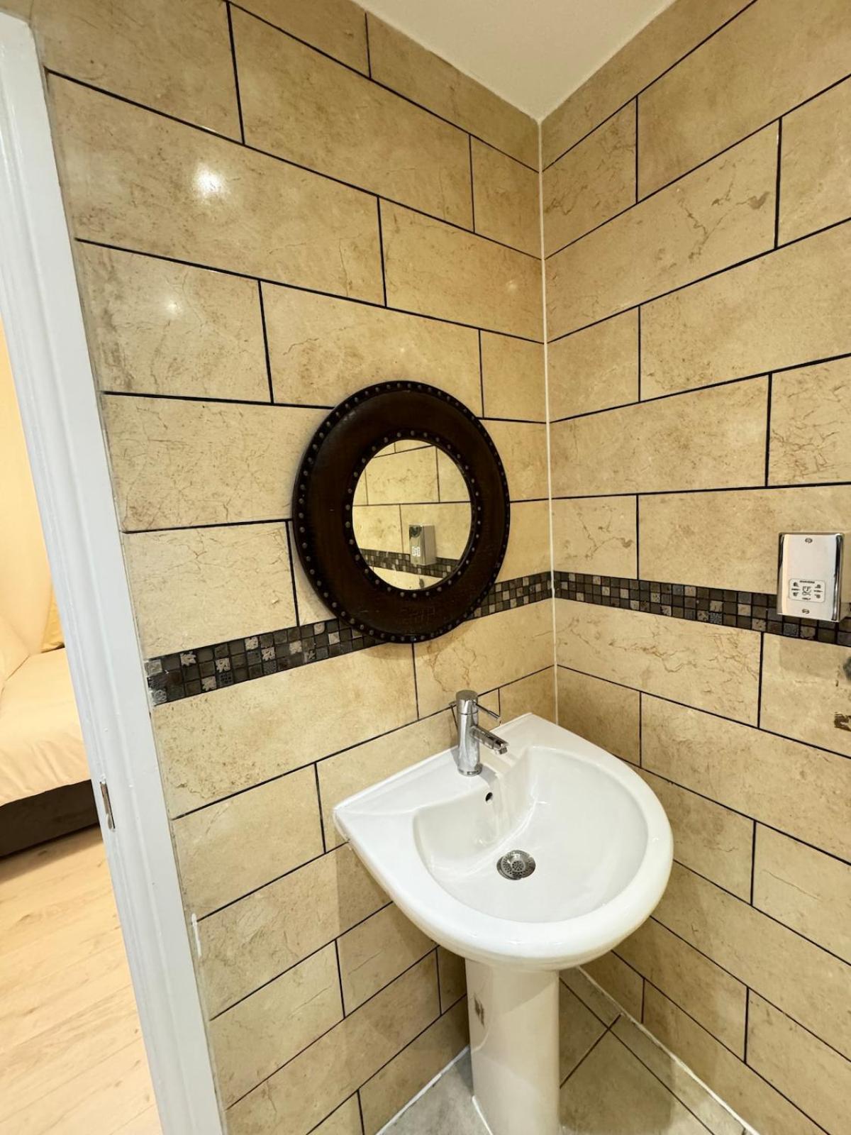 One Bedroom Flat Victoria * Londra