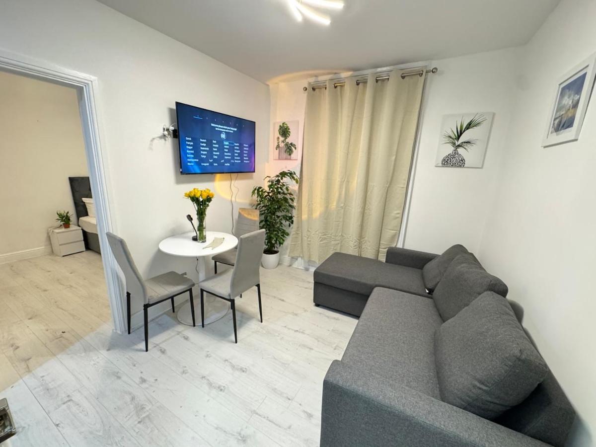 One Bedroom Flat Victoria Londra