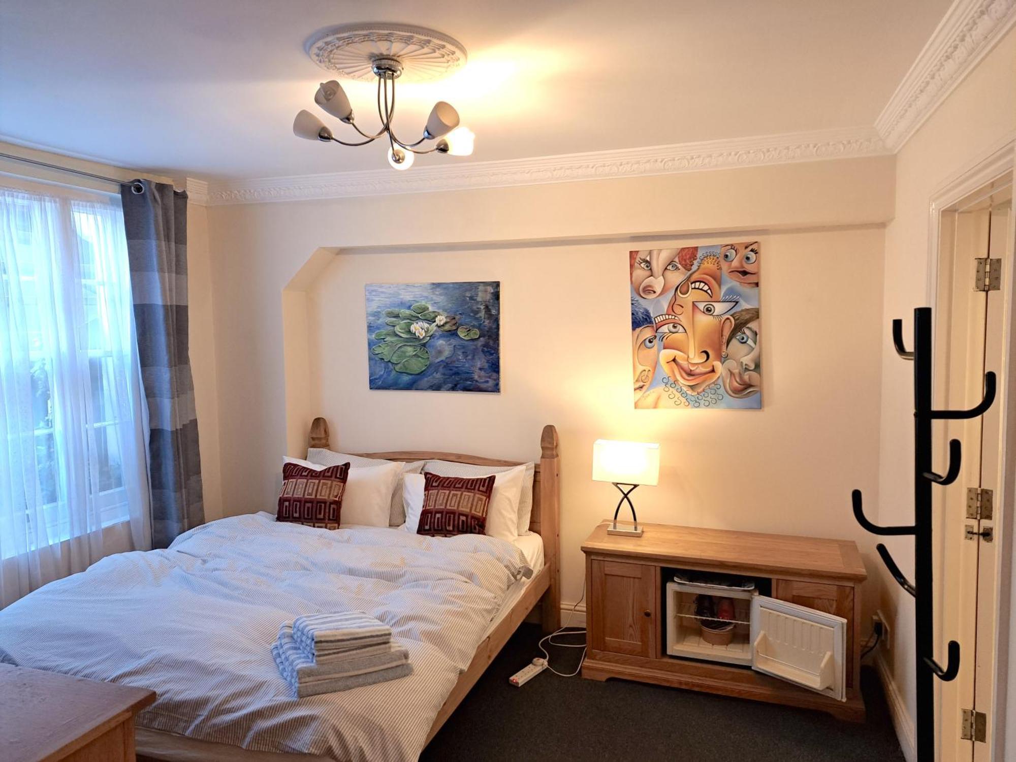 Double With Private Bathroom In Flat Centre Rum i privatbostad