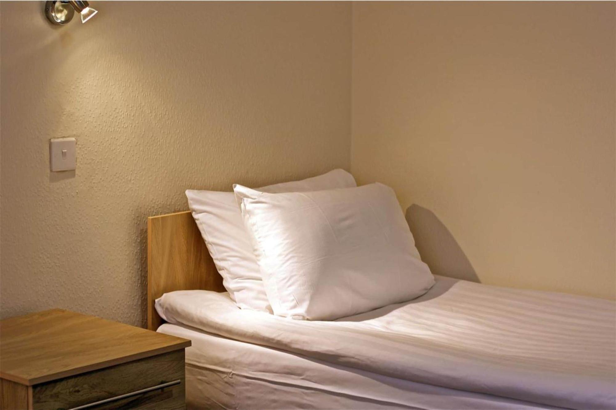 Hotel Oyo Golders