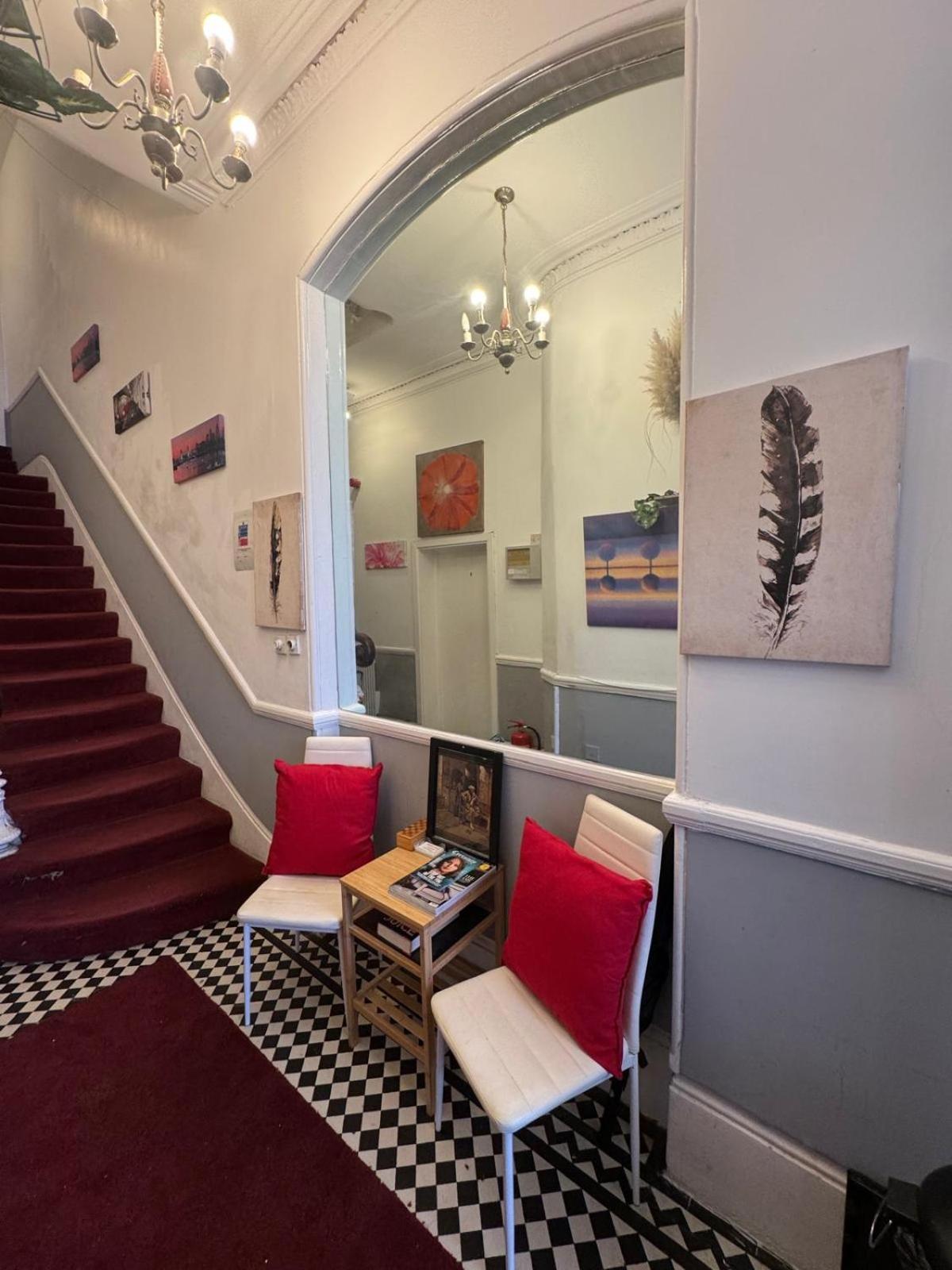 Anwar House Gasthuis