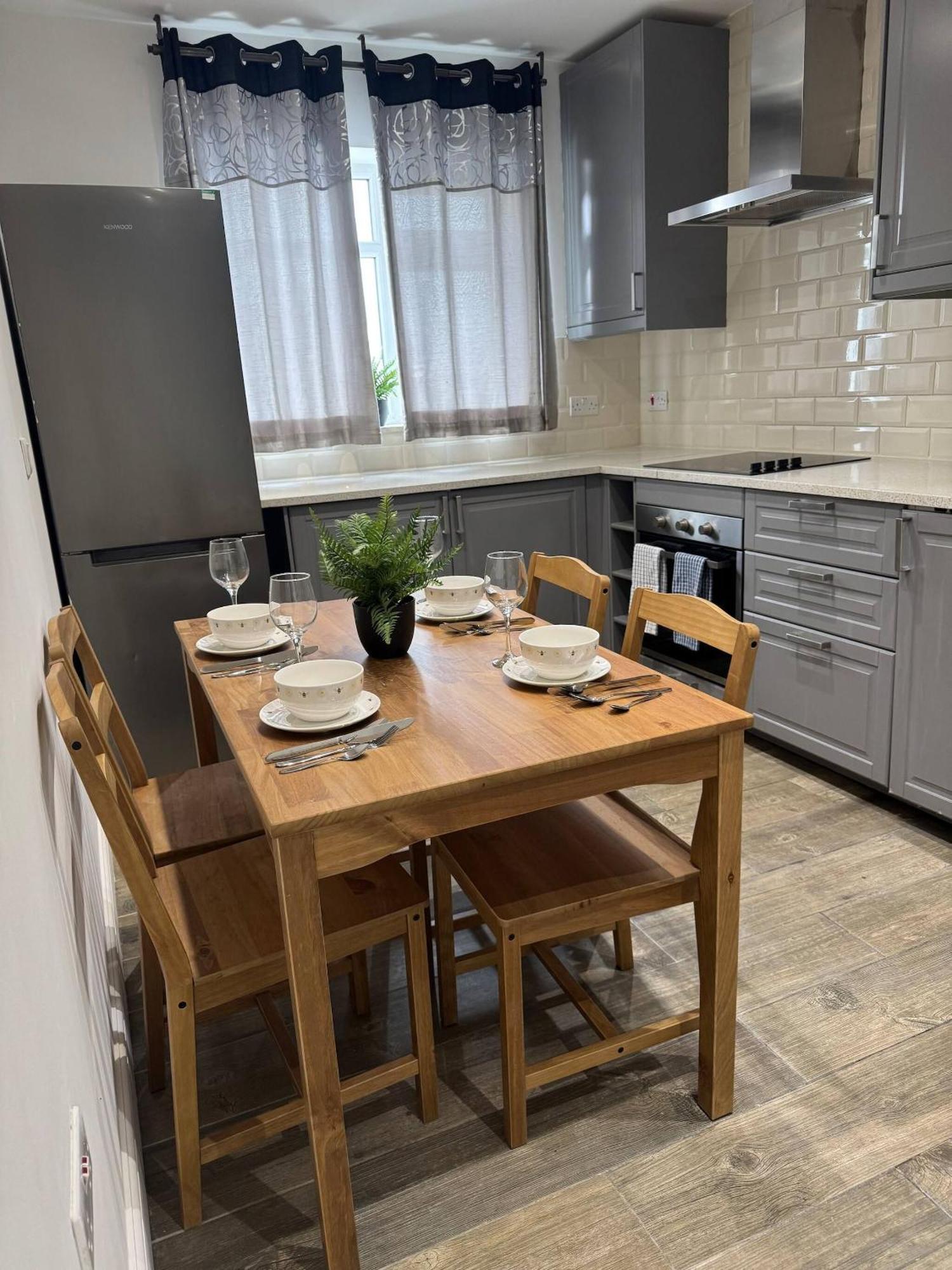 Leilighet Beautiful 2 Bed Cricklewood