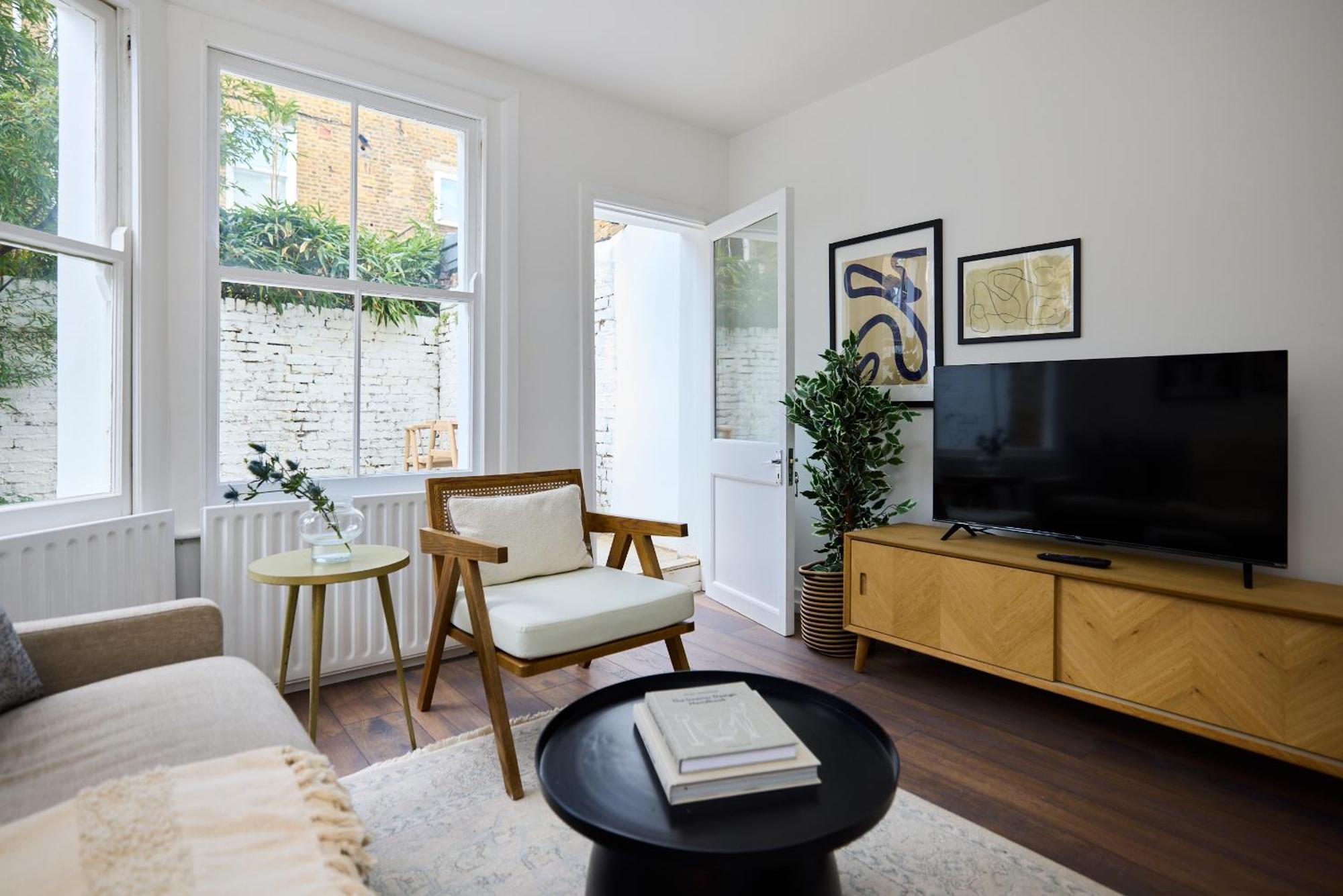 The Maida Hill Hideout - 2bdr Flat With Courtyard Apartment *