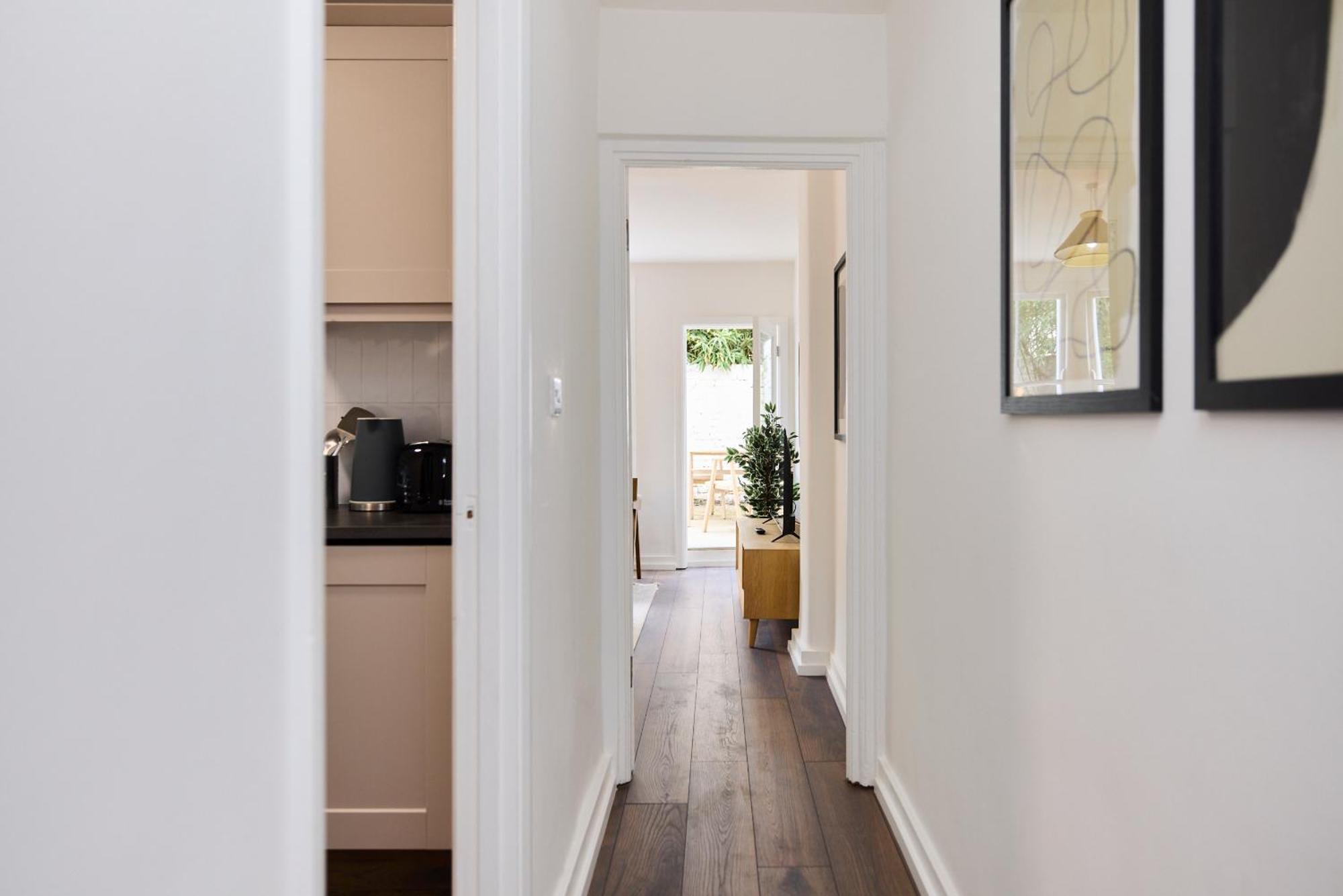 The Maida Hill Hideout - 2bdr Flat With Courtyard Apartment